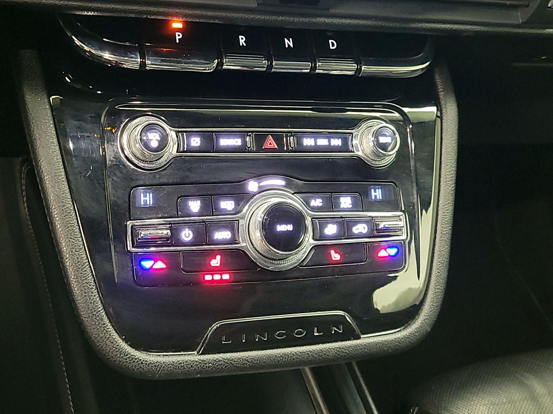 Thumbnail: 2020 Lincoln Corsair - 17