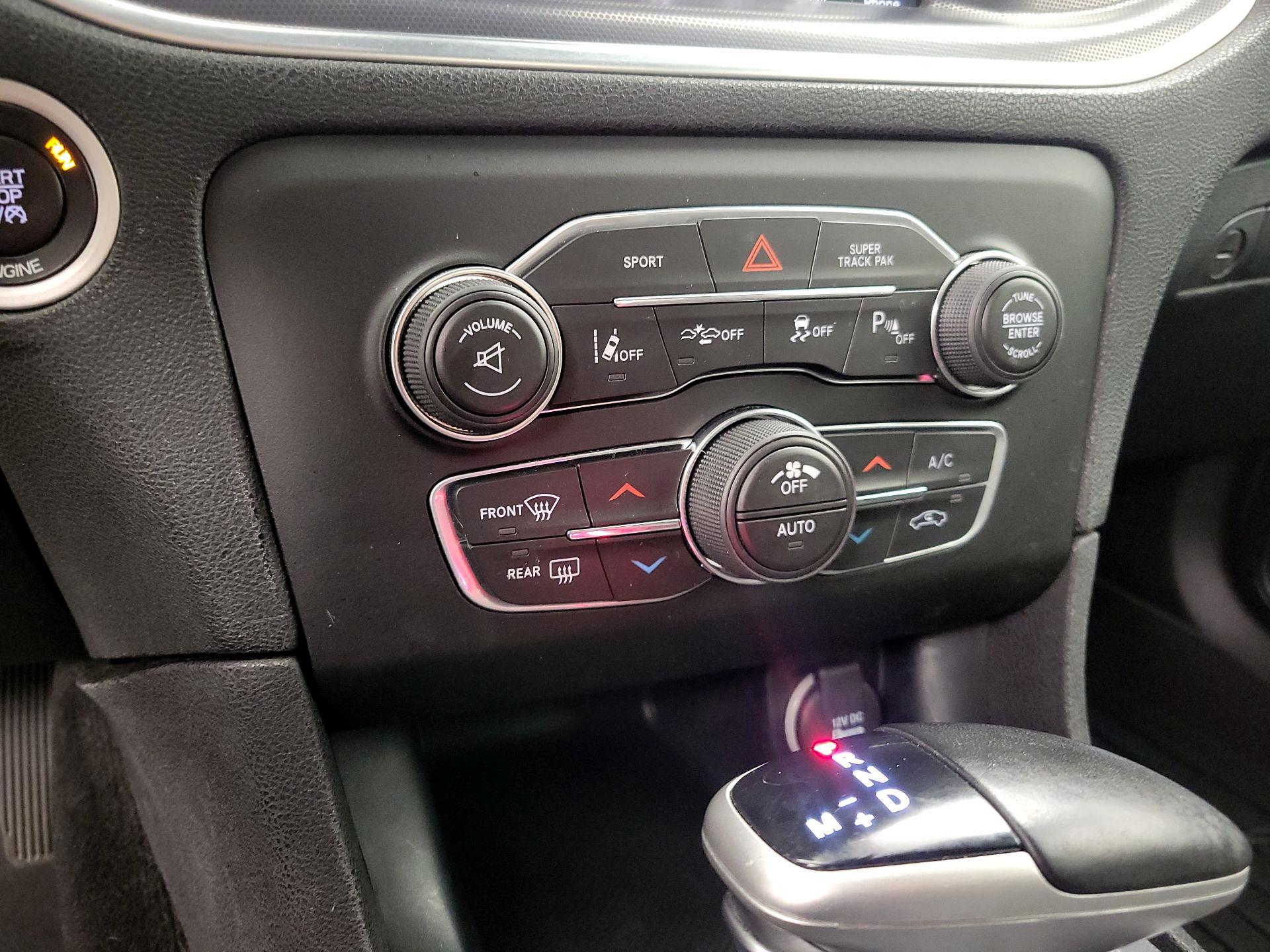 Thumbnail: 2015 Dodge Charger - 17