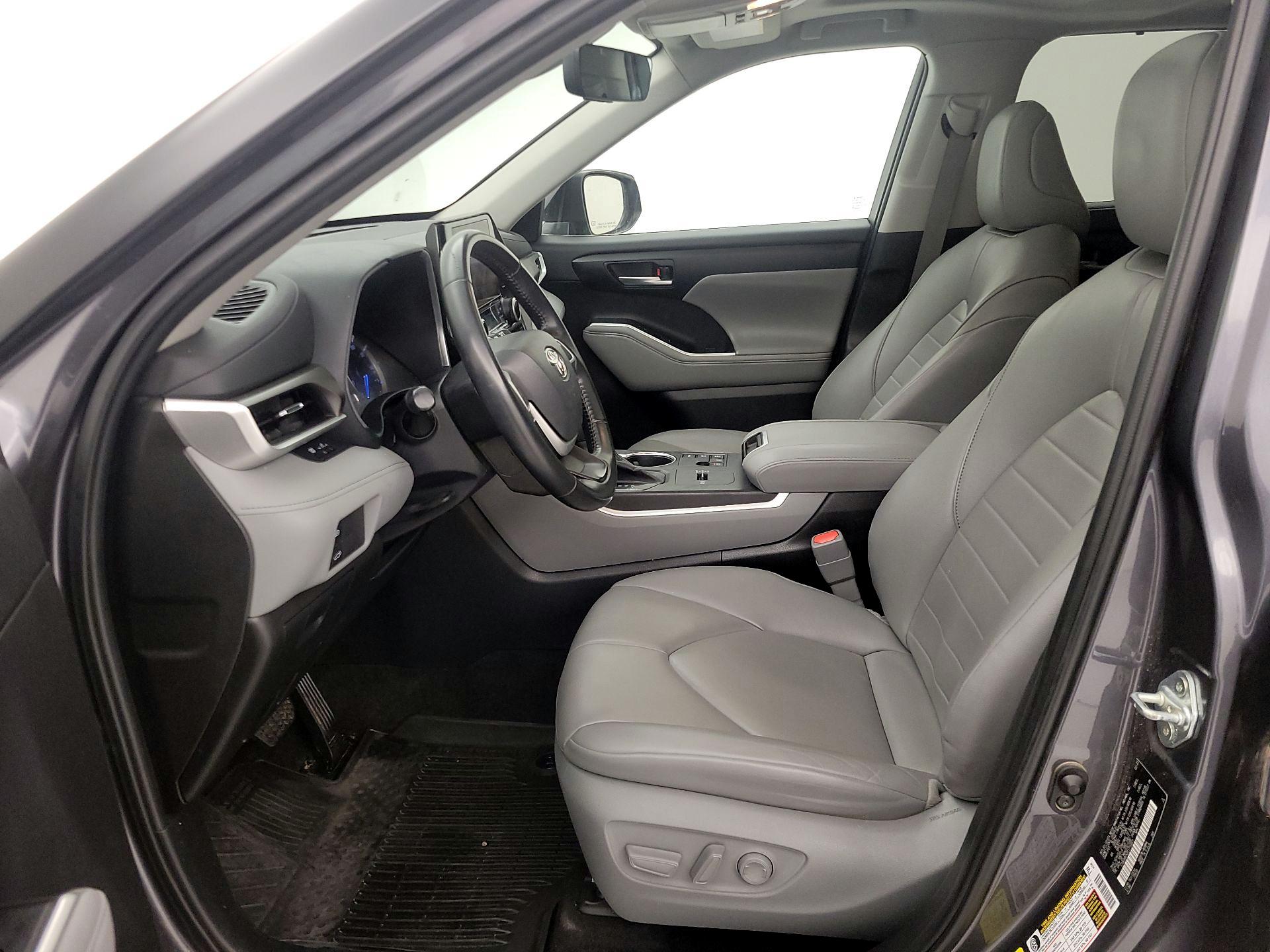 Thumbnail: 2023 Toyota Highlander - 11