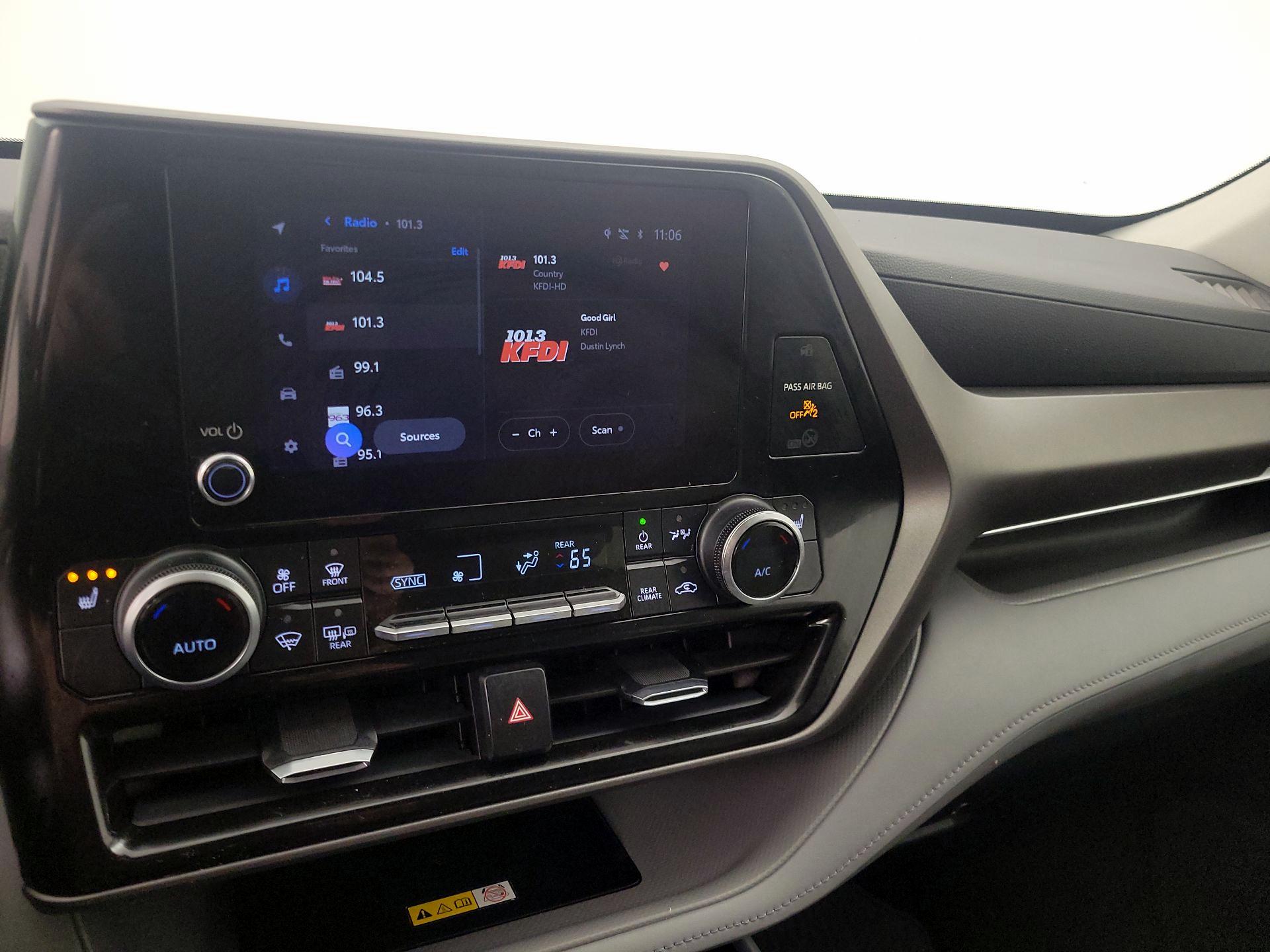 Thumbnail: 2023 Toyota Highlander - 15