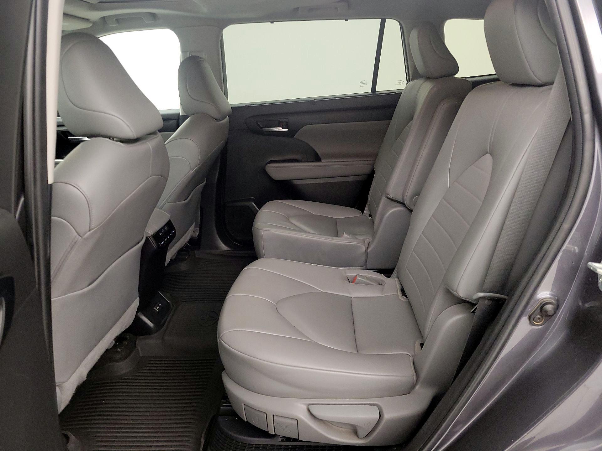 Thumbnail: 2023 Toyota Highlander - 20