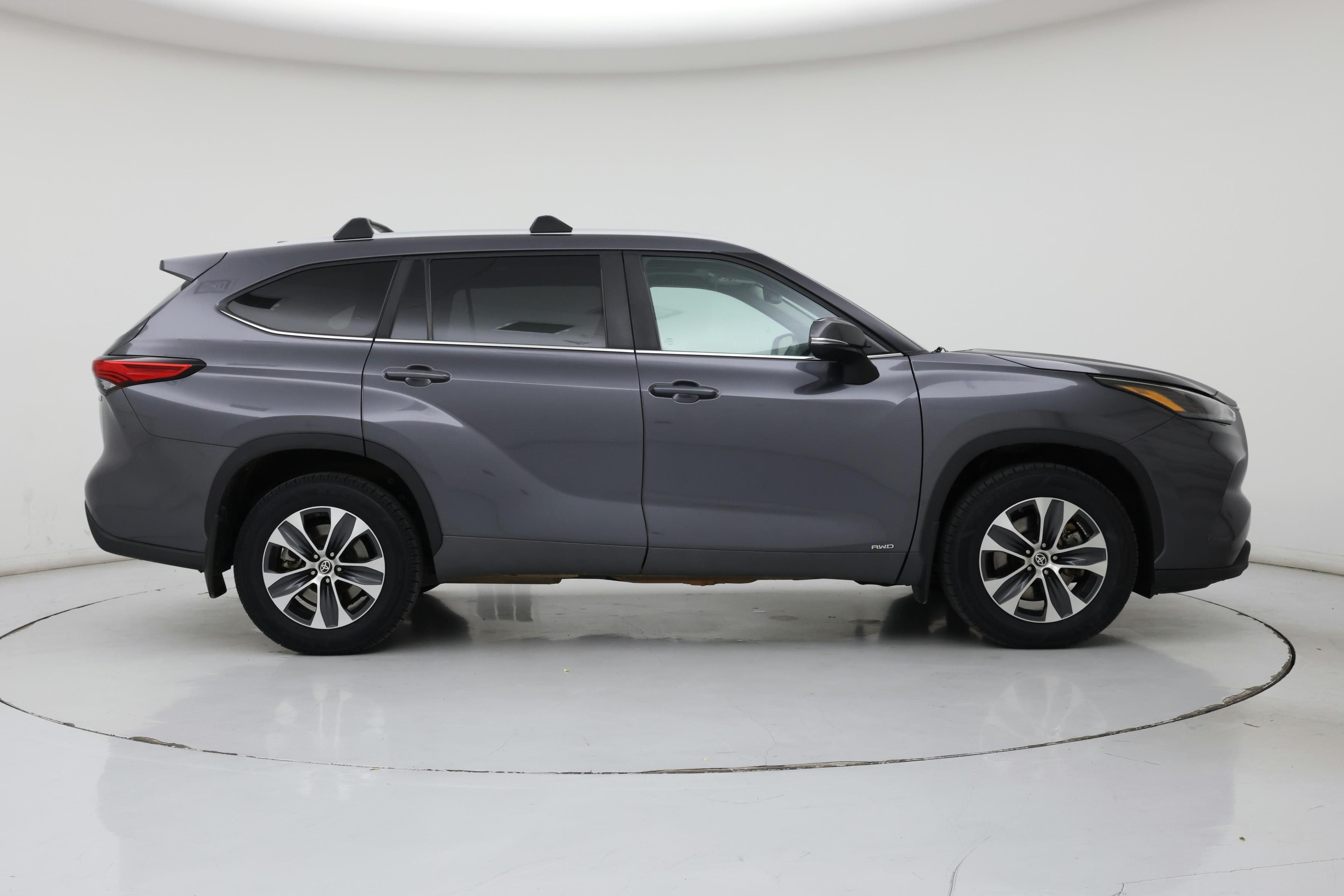 Thumbnail: 2023 Toyota Highlander - 7