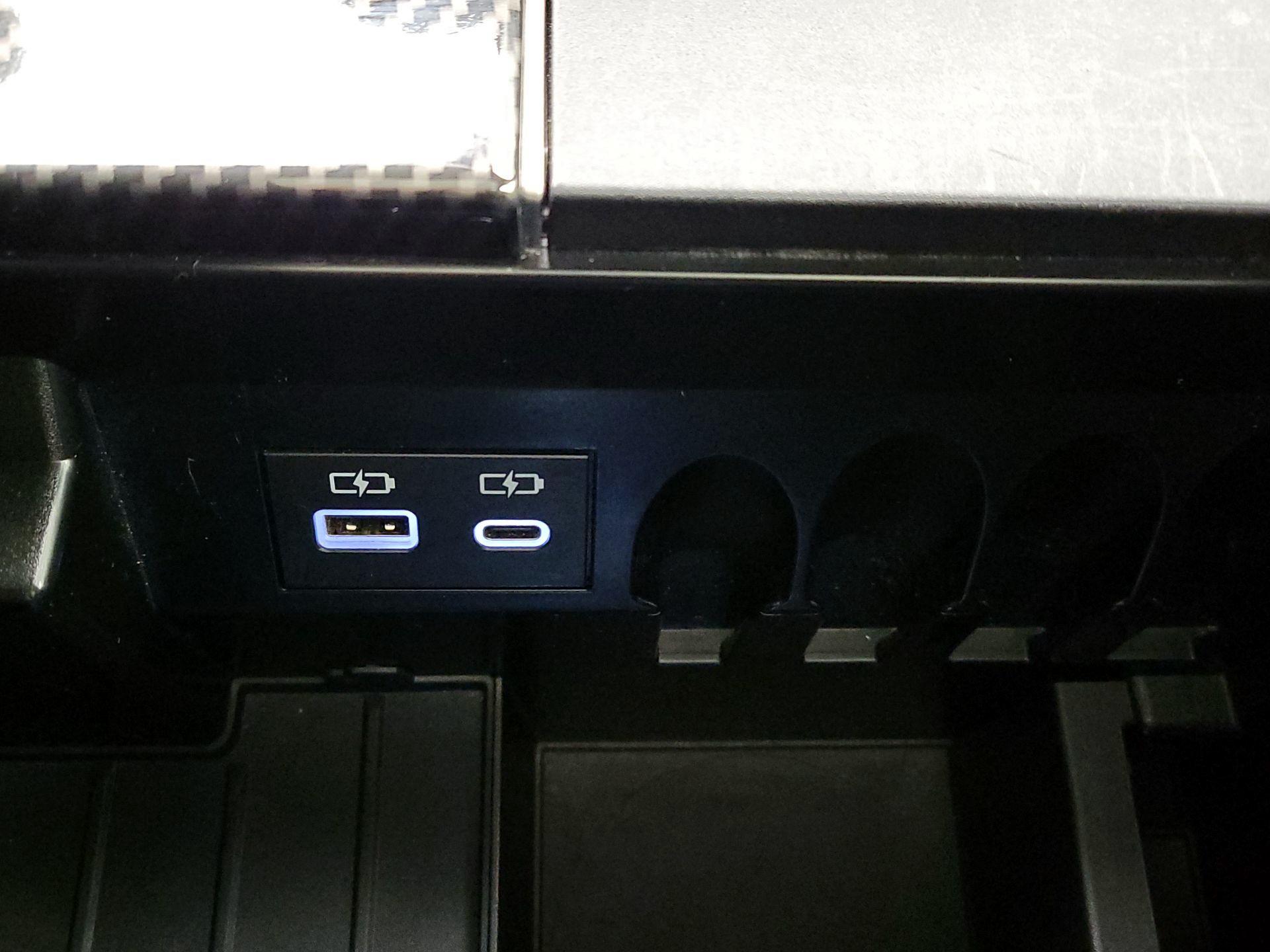 Thumbnail: 2025 Toyota Tundra - 18