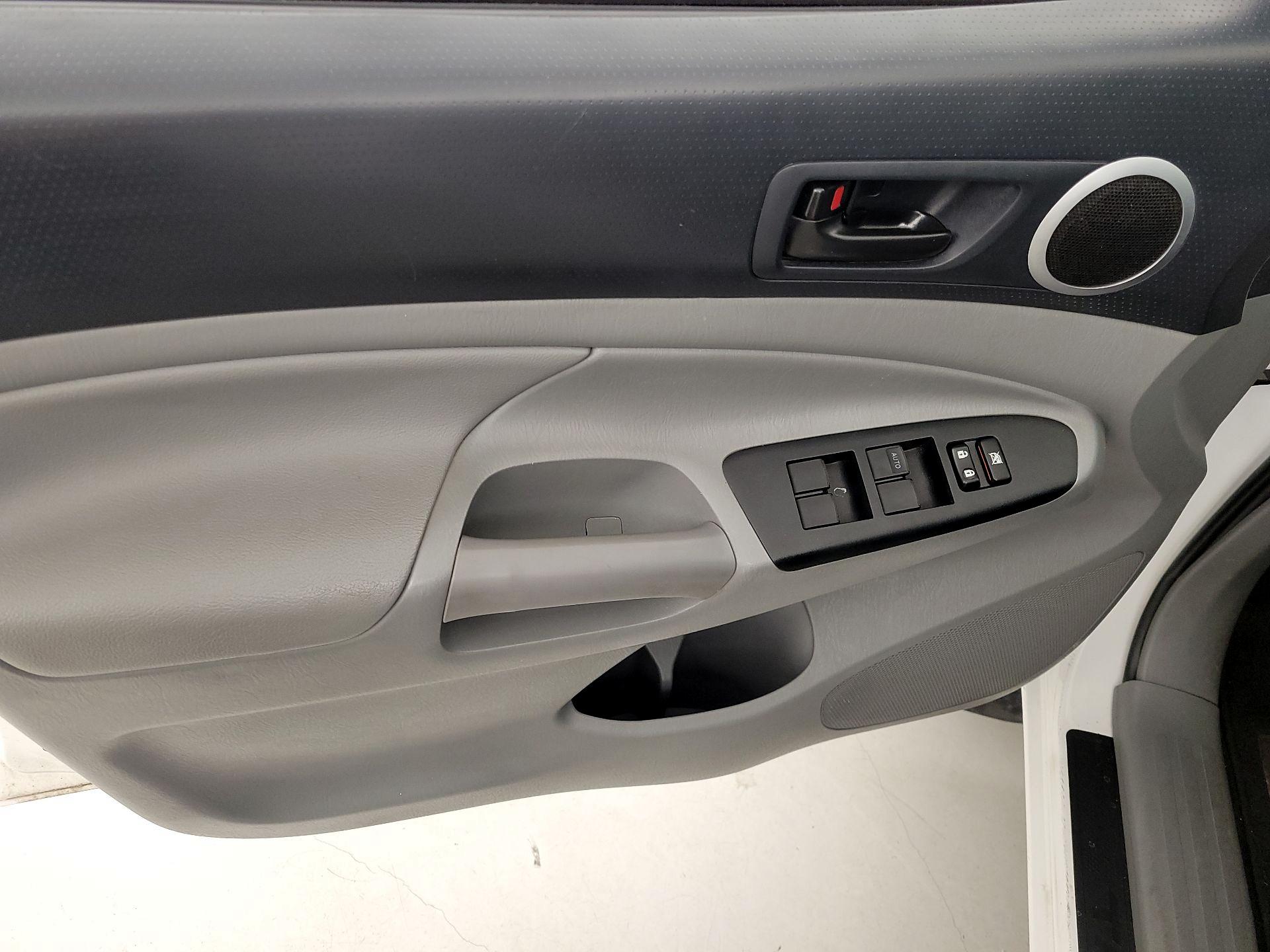 Thumbnail: 2015 Toyota Tacoma - 12