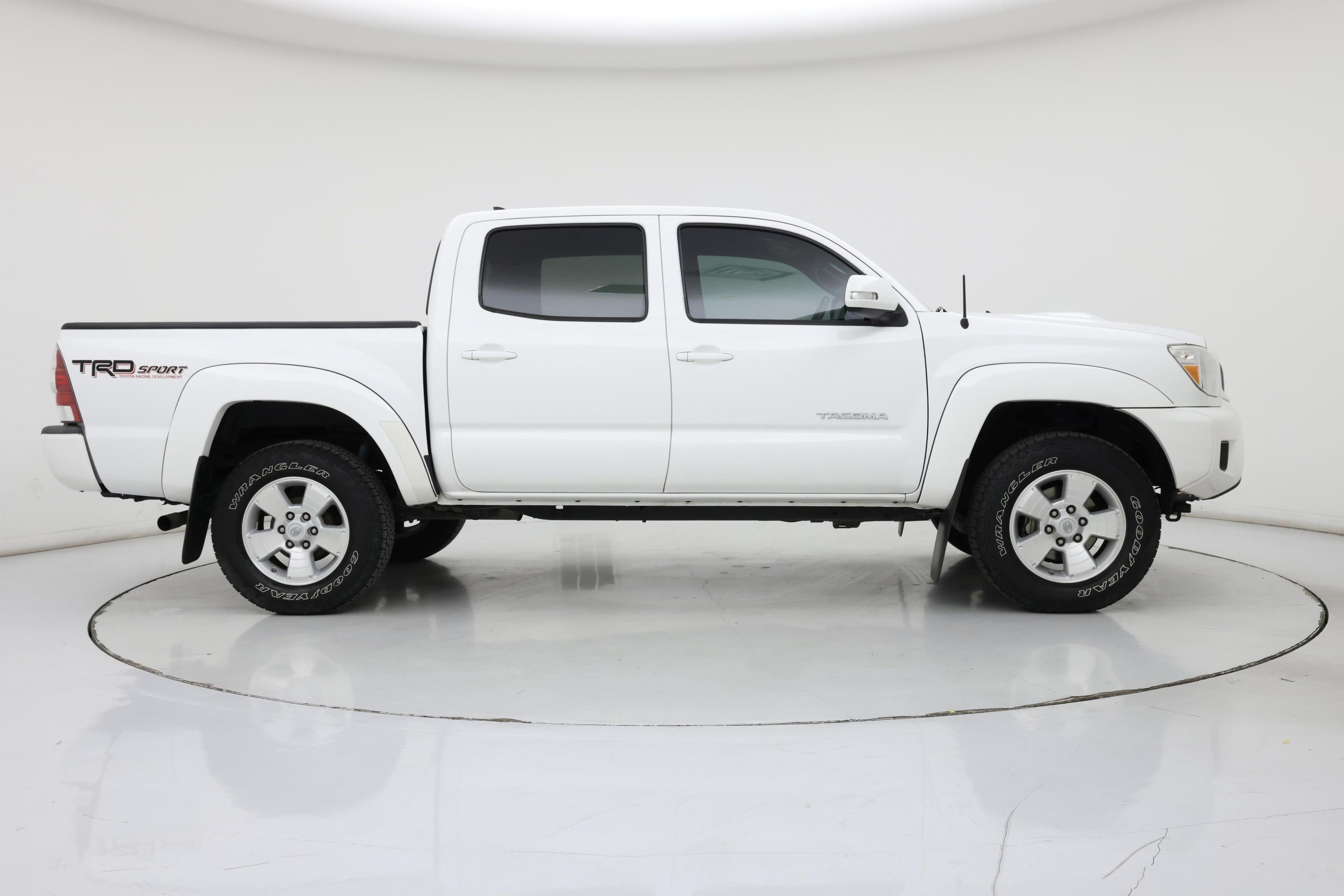 Thumbnail: 2015 Toyota Tacoma - 7