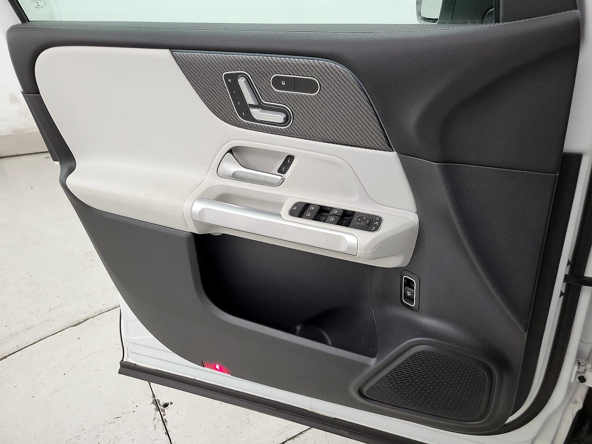 Thumbnail: 2023 Mercedes-Benz GLB - 12