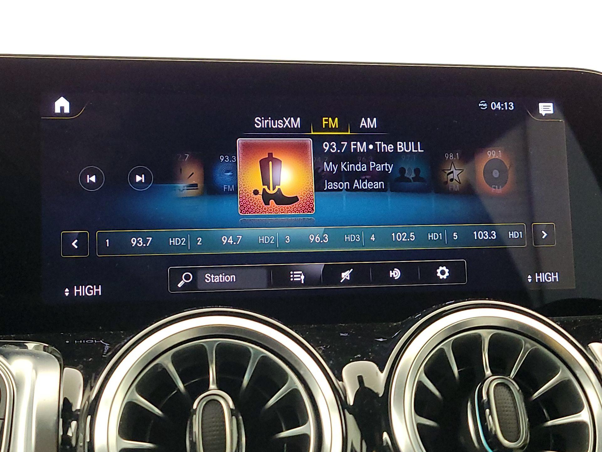 Thumbnail: 2023 Mercedes-Benz GLB - 15