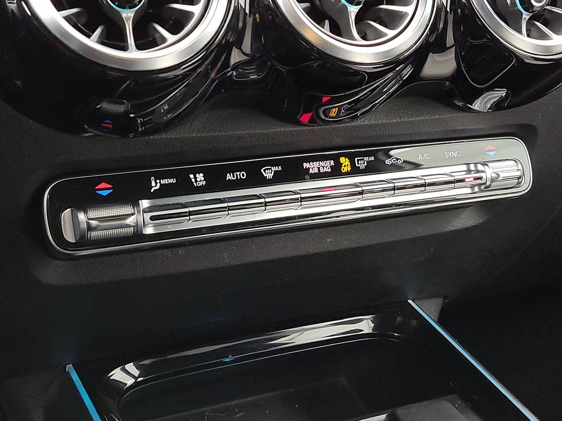 Thumbnail: 2023 Mercedes-Benz GLB - 16