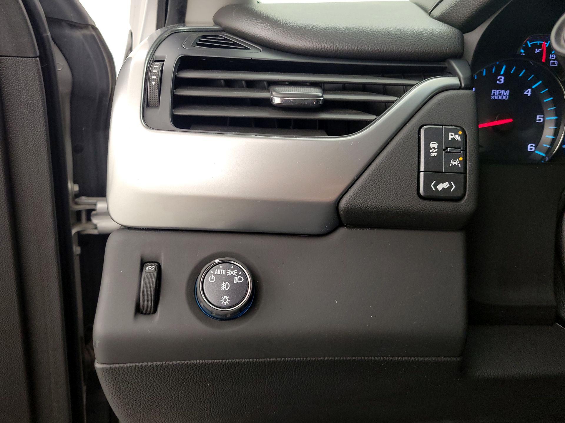 Thumbnail: 2019 Chevrolet Tahoe - 13