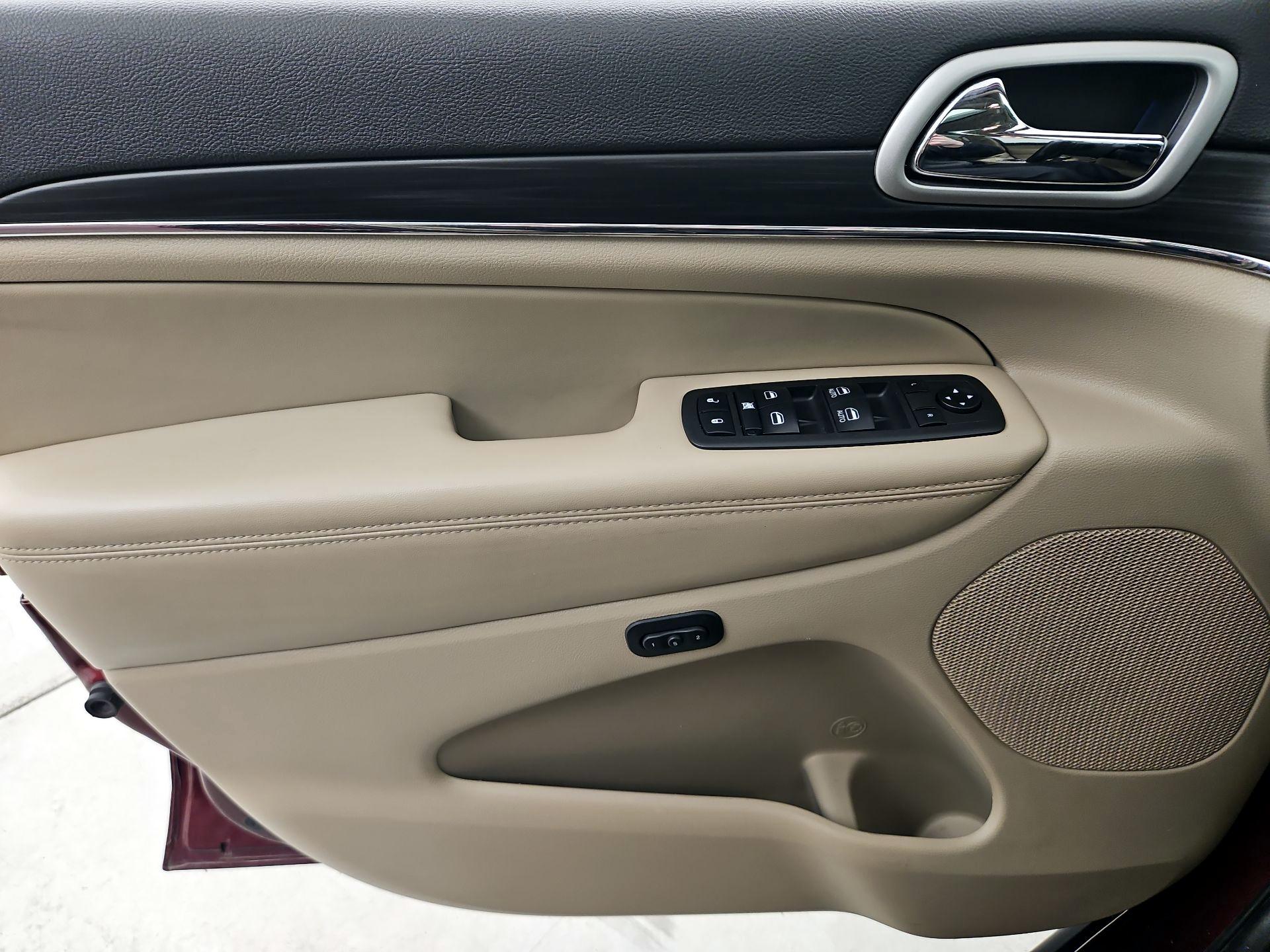 Thumbnail: 2021 Jeep Grand Cherokee - 12