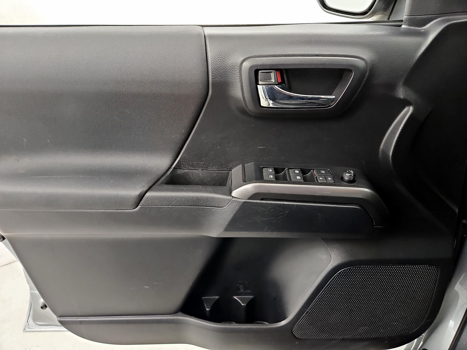 Thumbnail: 2020 Toyota Tacoma - 12