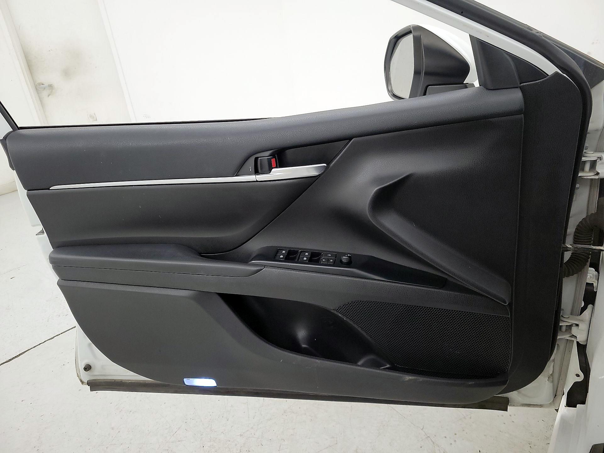 Thumbnail: 2019 Toyota Camry - 12