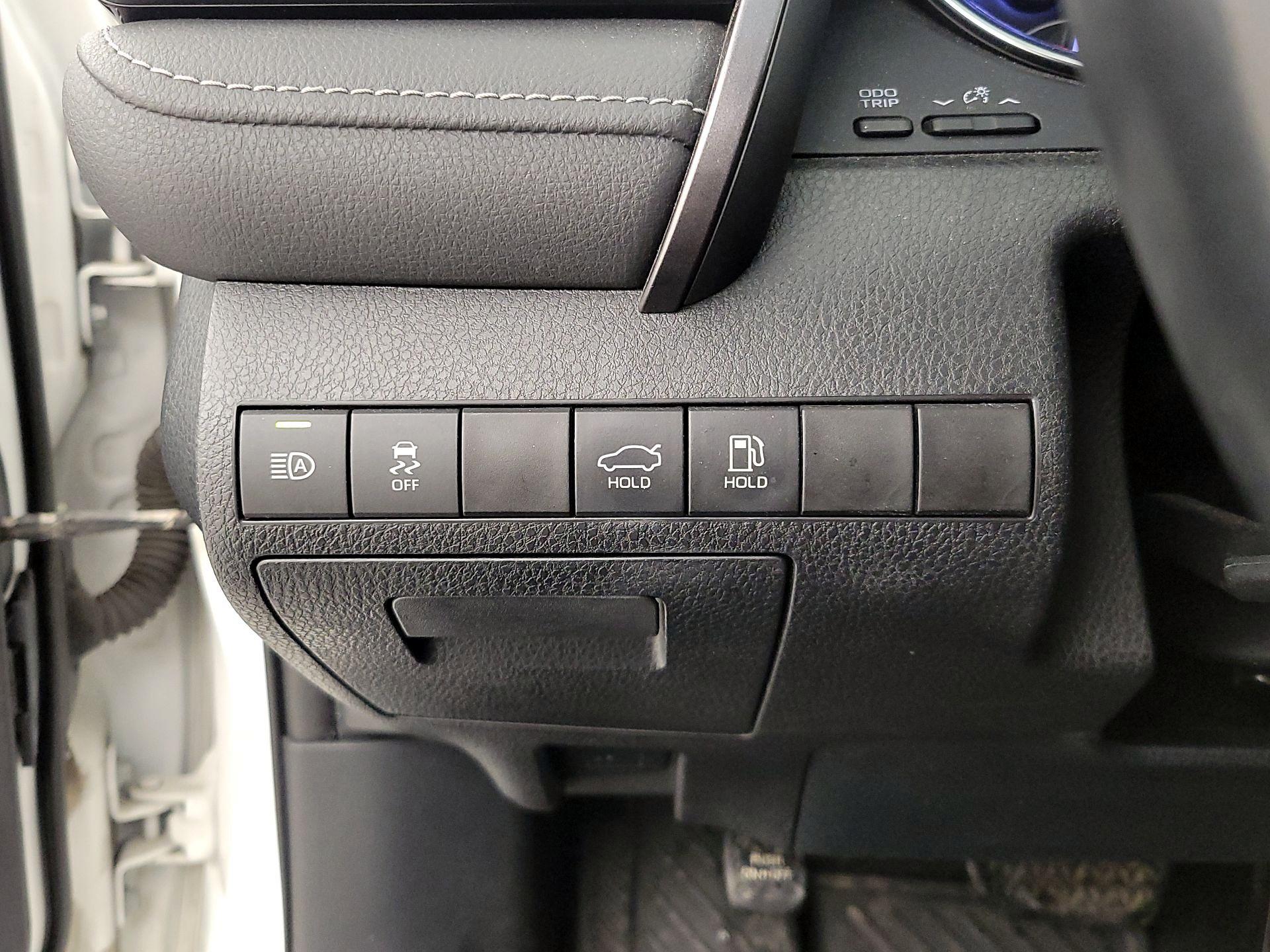 Thumbnail: 2019 Toyota Camry - 13