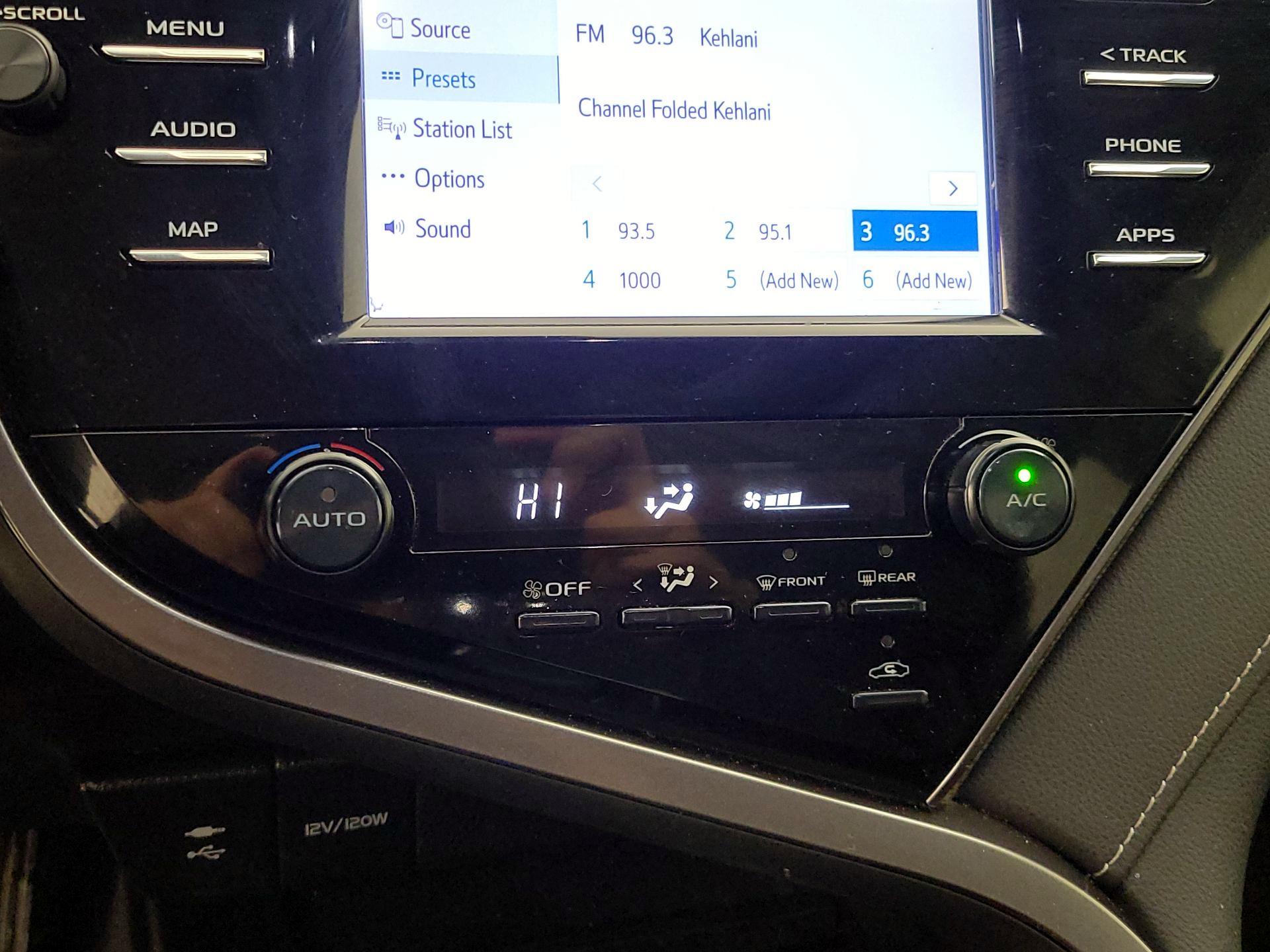 Thumbnail: 2019 Toyota Camry - 16