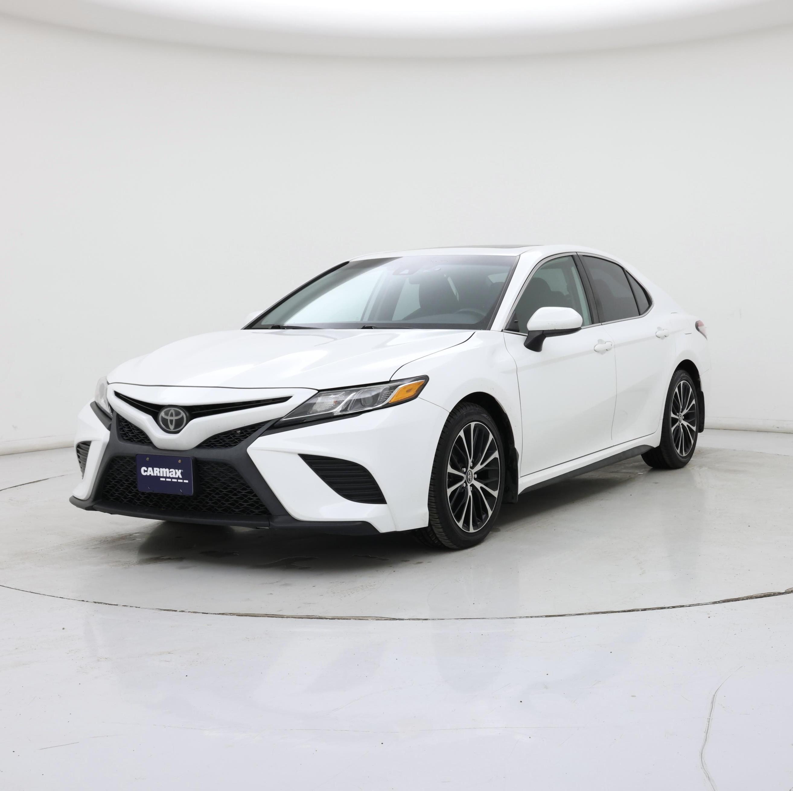 Thumbnail: 2019 Toyota Camry - 4
