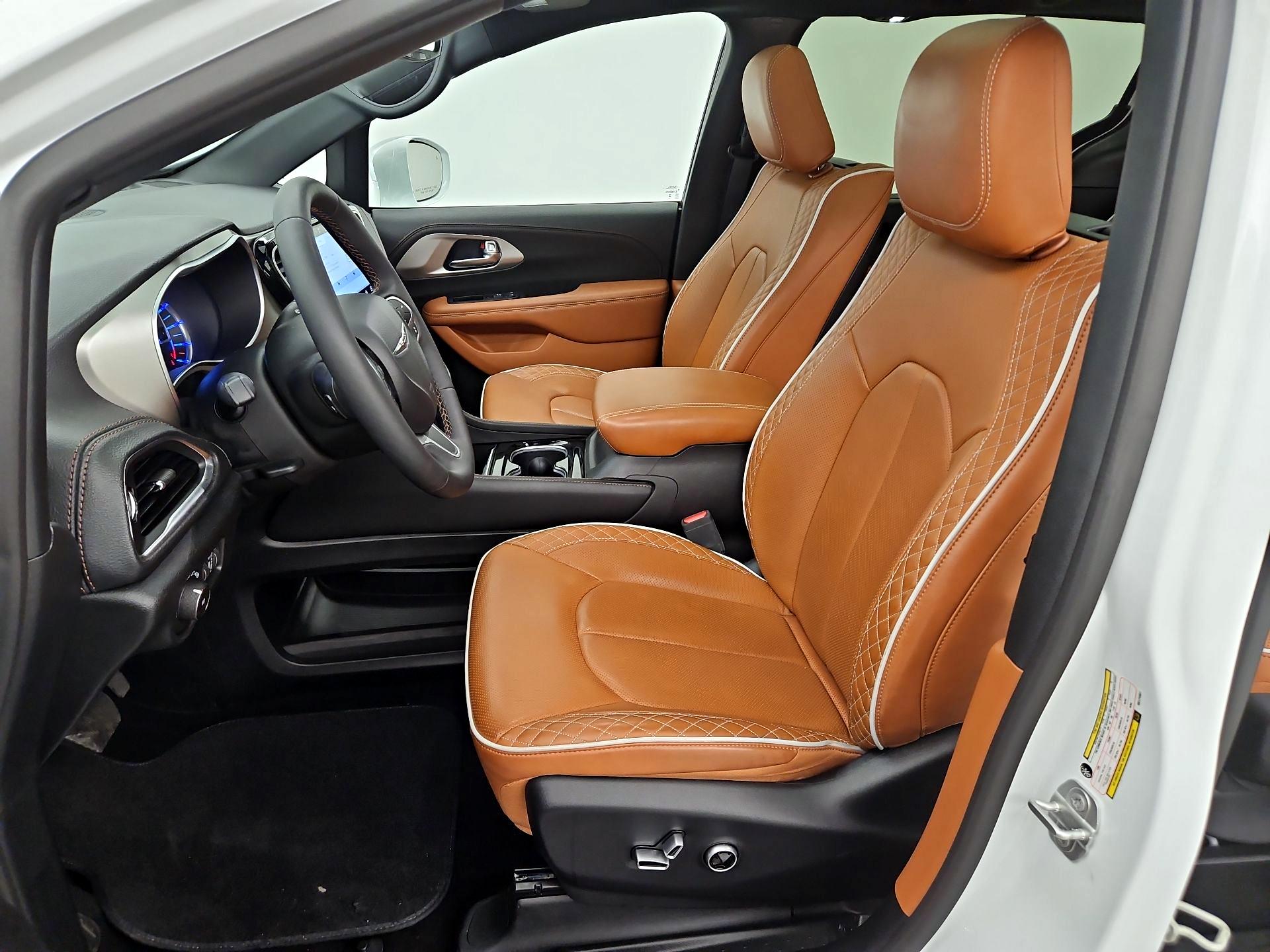 Thumbnail: 2024 Chrysler Pacifica - 11