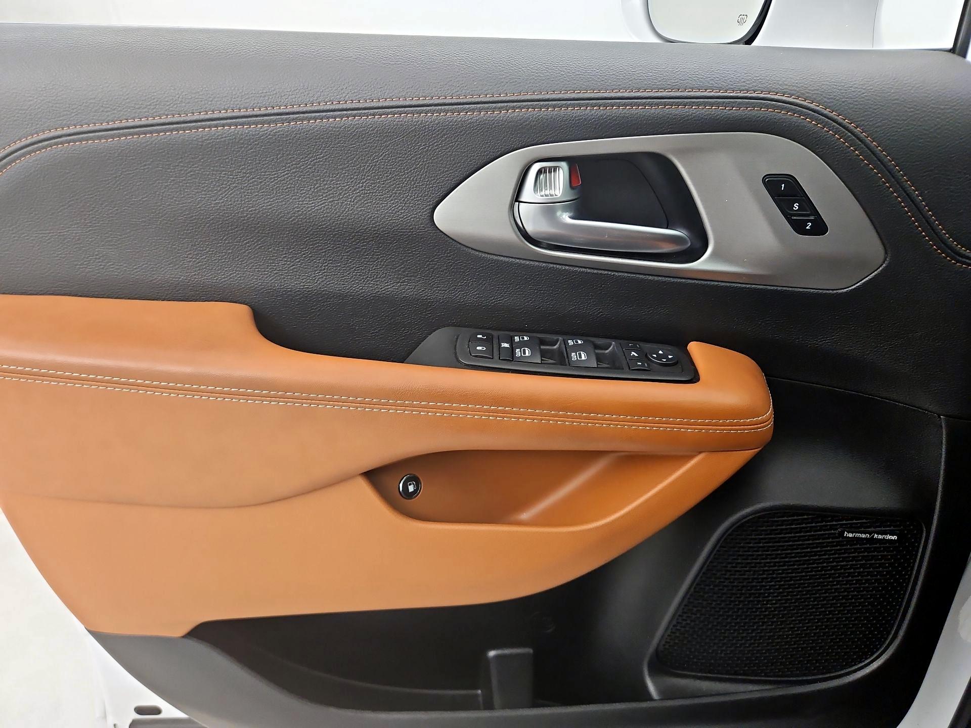 Thumbnail: 2024 Chrysler Pacifica - 12