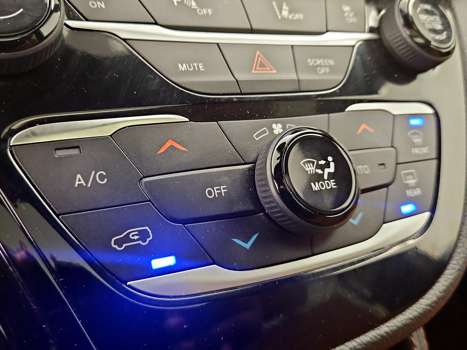 Thumbnail: 2024 Chrysler Pacifica - 17