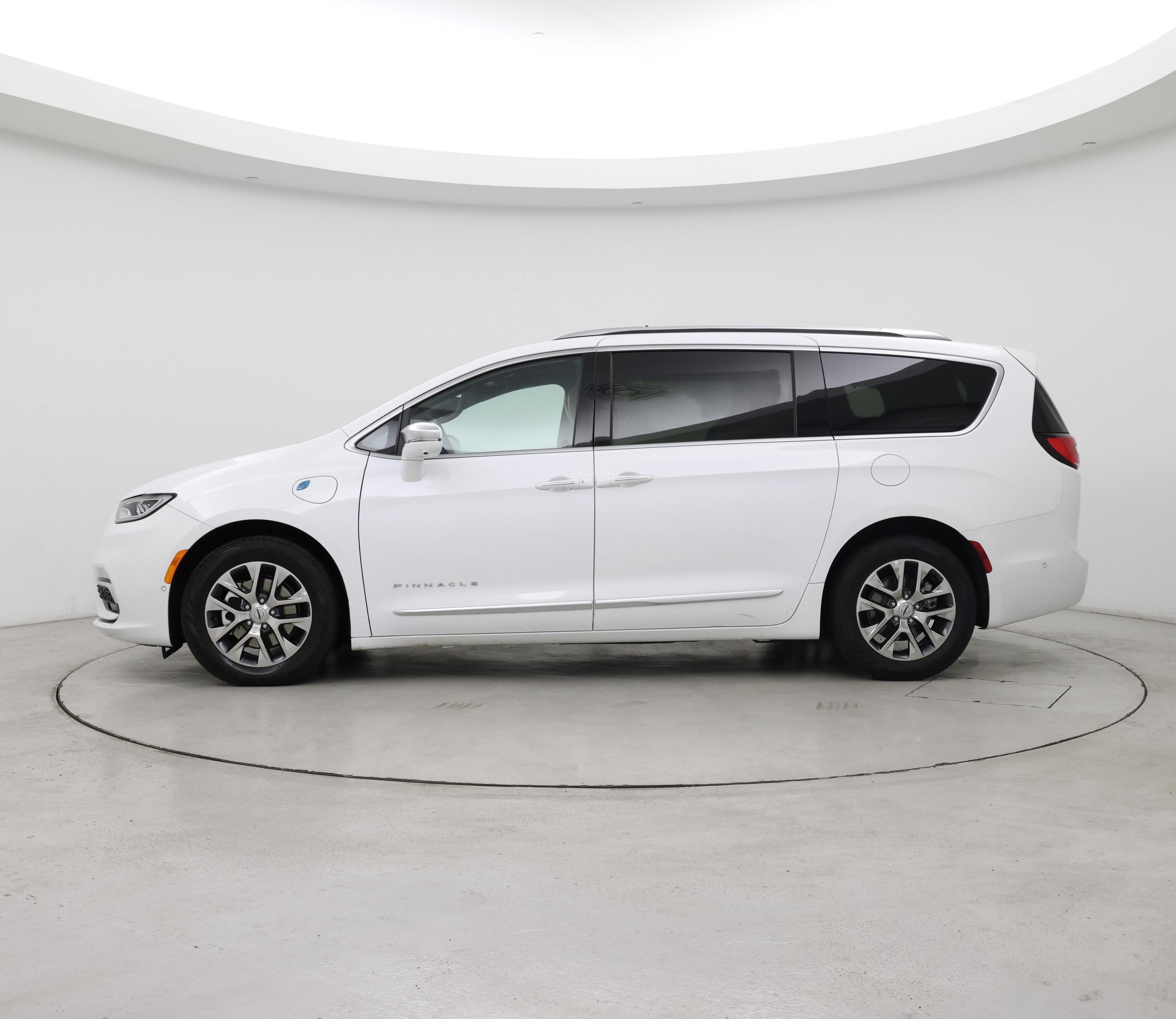 Thumbnail: 2024 Chrysler Pacifica - 3