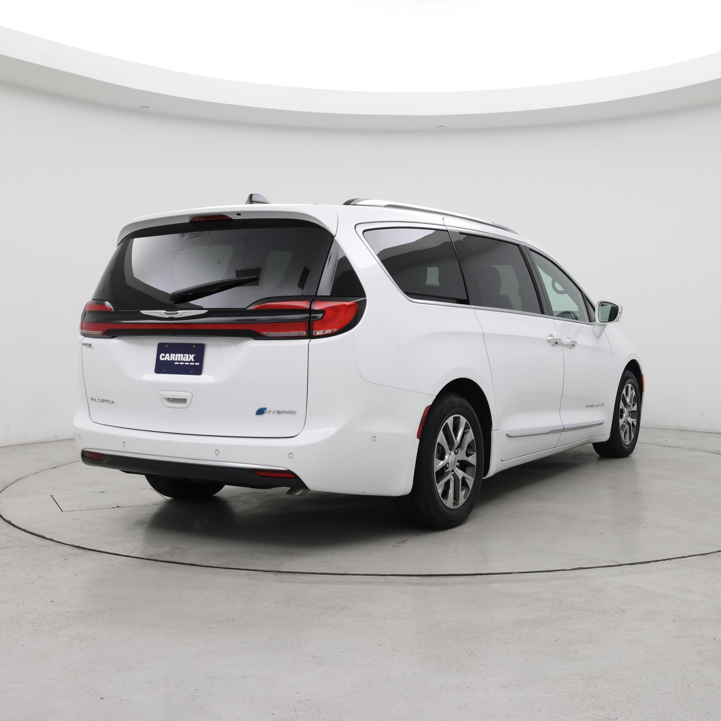 Thumbnail: 2024 Chrysler Pacifica - 8