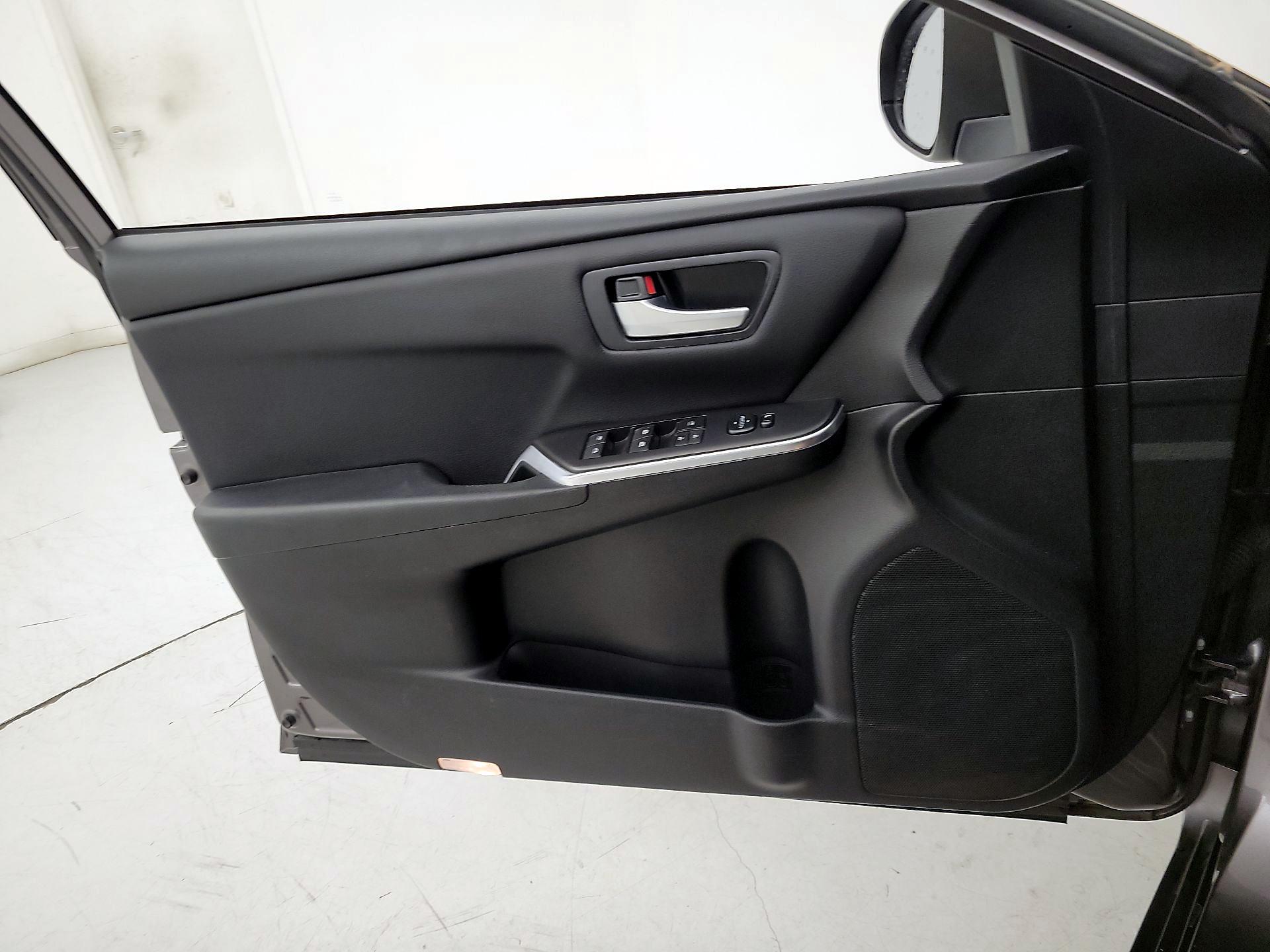 Thumbnail: 2017 Toyota Camry - 12