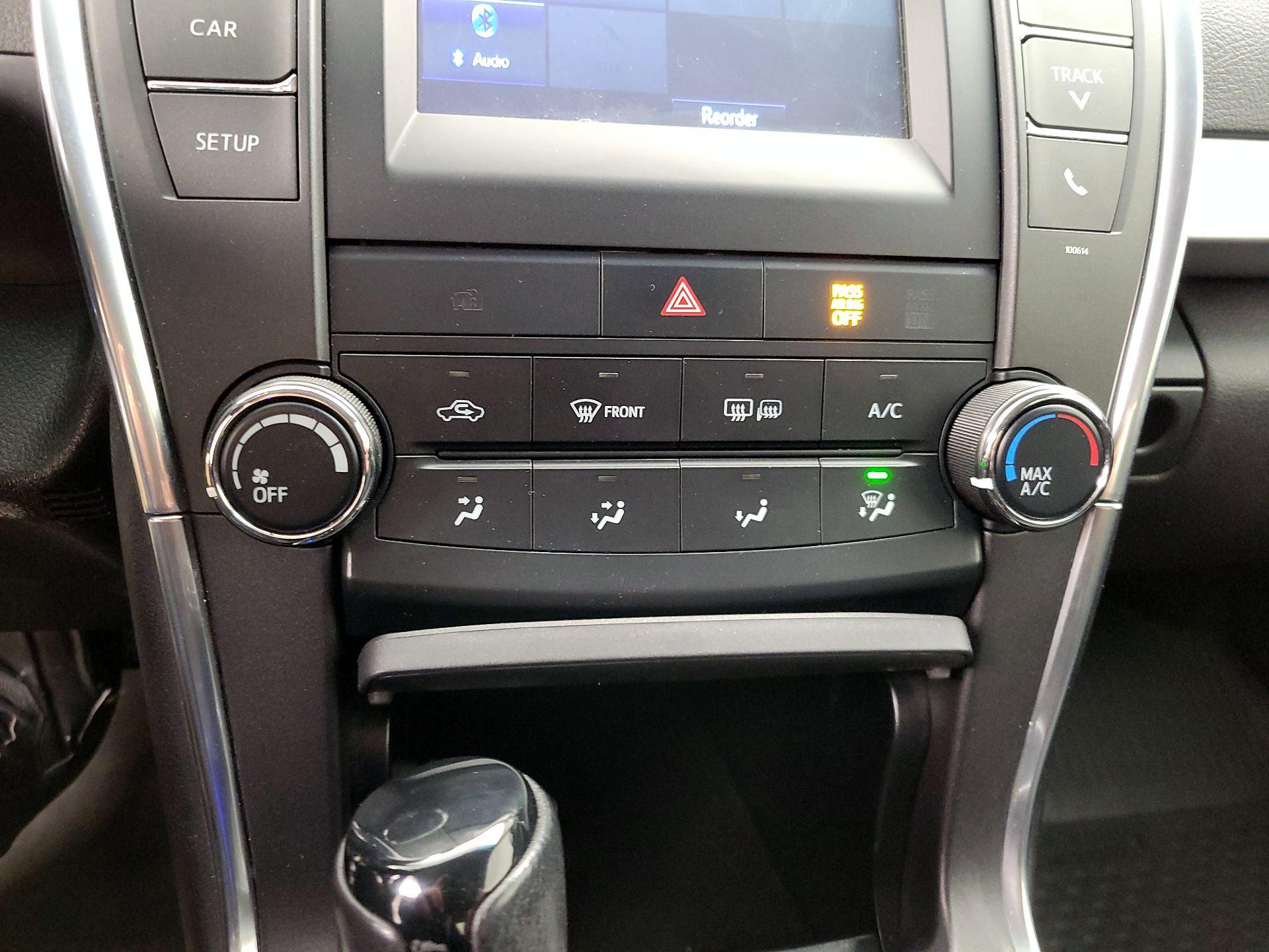 Thumbnail: 2017 Toyota Camry - 16