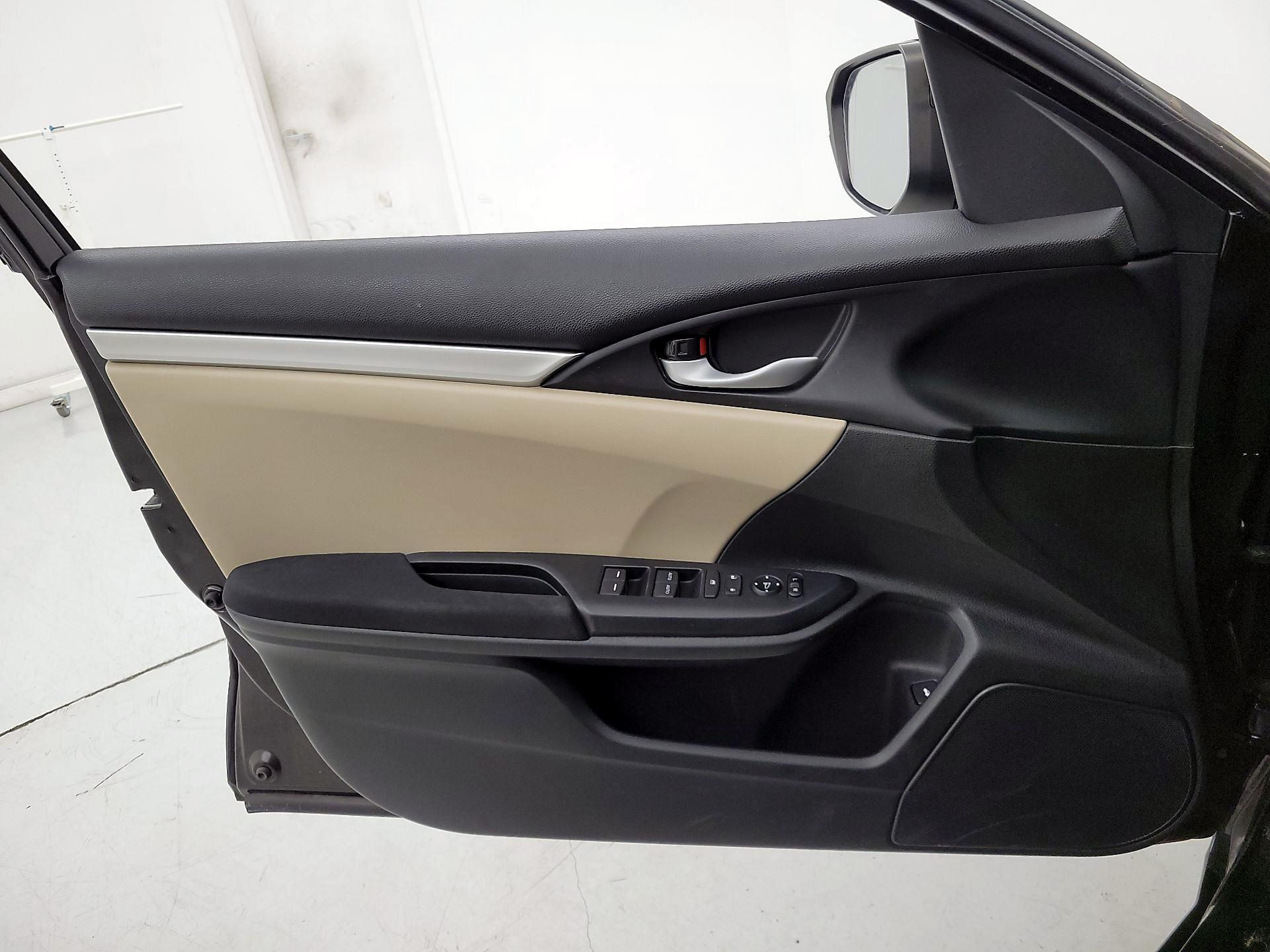 Thumbnail: 2016 Honda Civic - 12