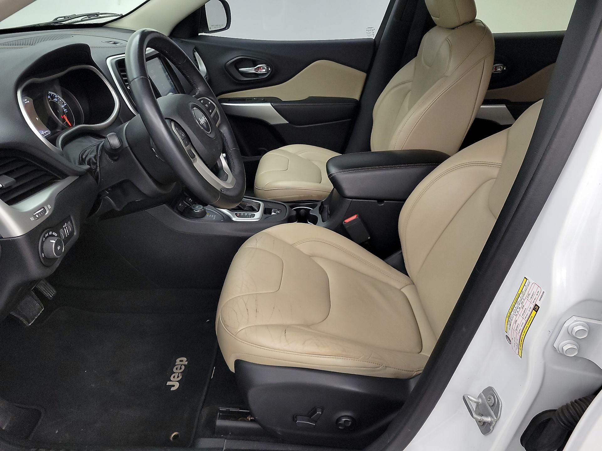 Thumbnail: 2017 Jeep Cherokee - 11