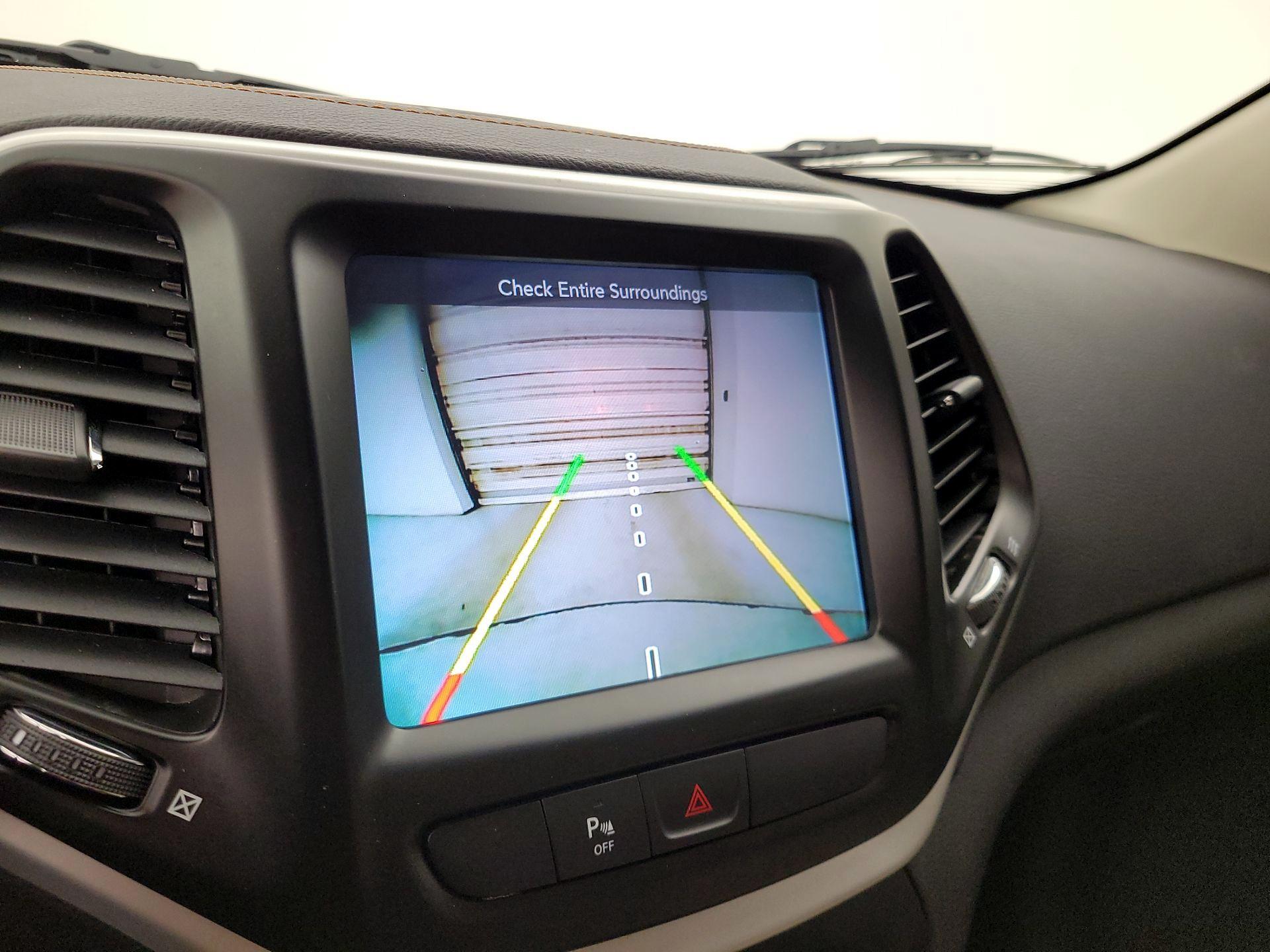 Thumbnail: 2017 Jeep Cherokee - 15