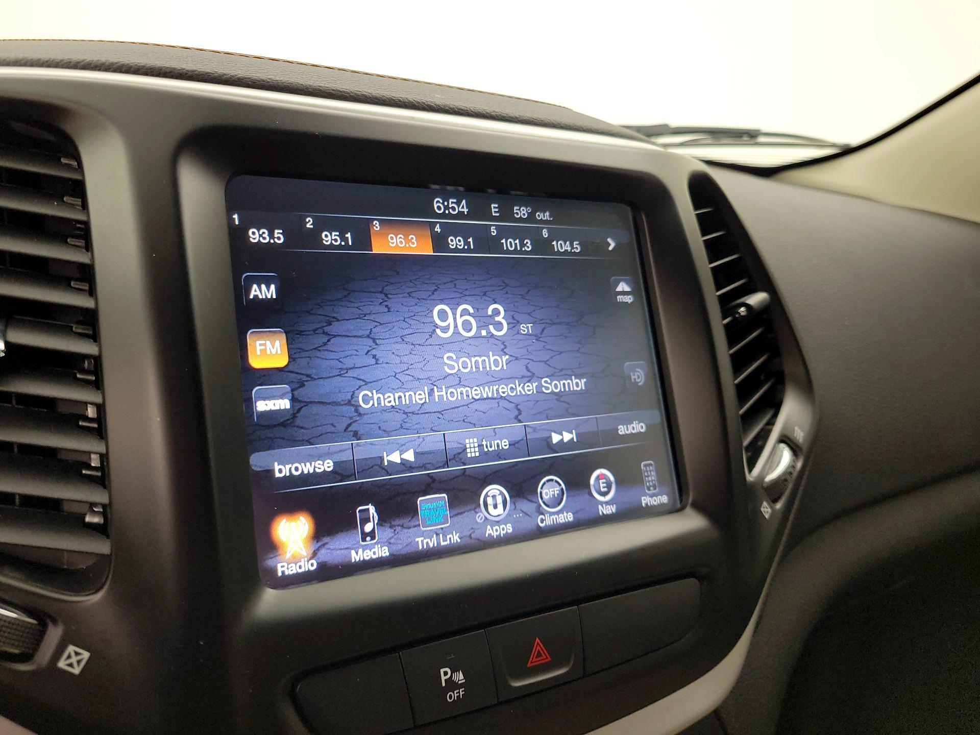 Thumbnail: 2017 Jeep Cherokee - 16