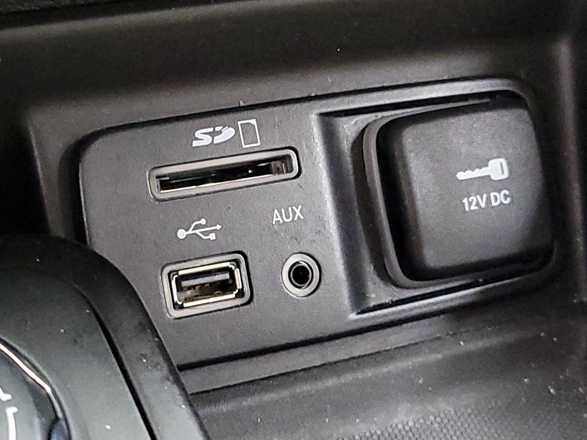 Thumbnail: 2017 Jeep Cherokee - 19