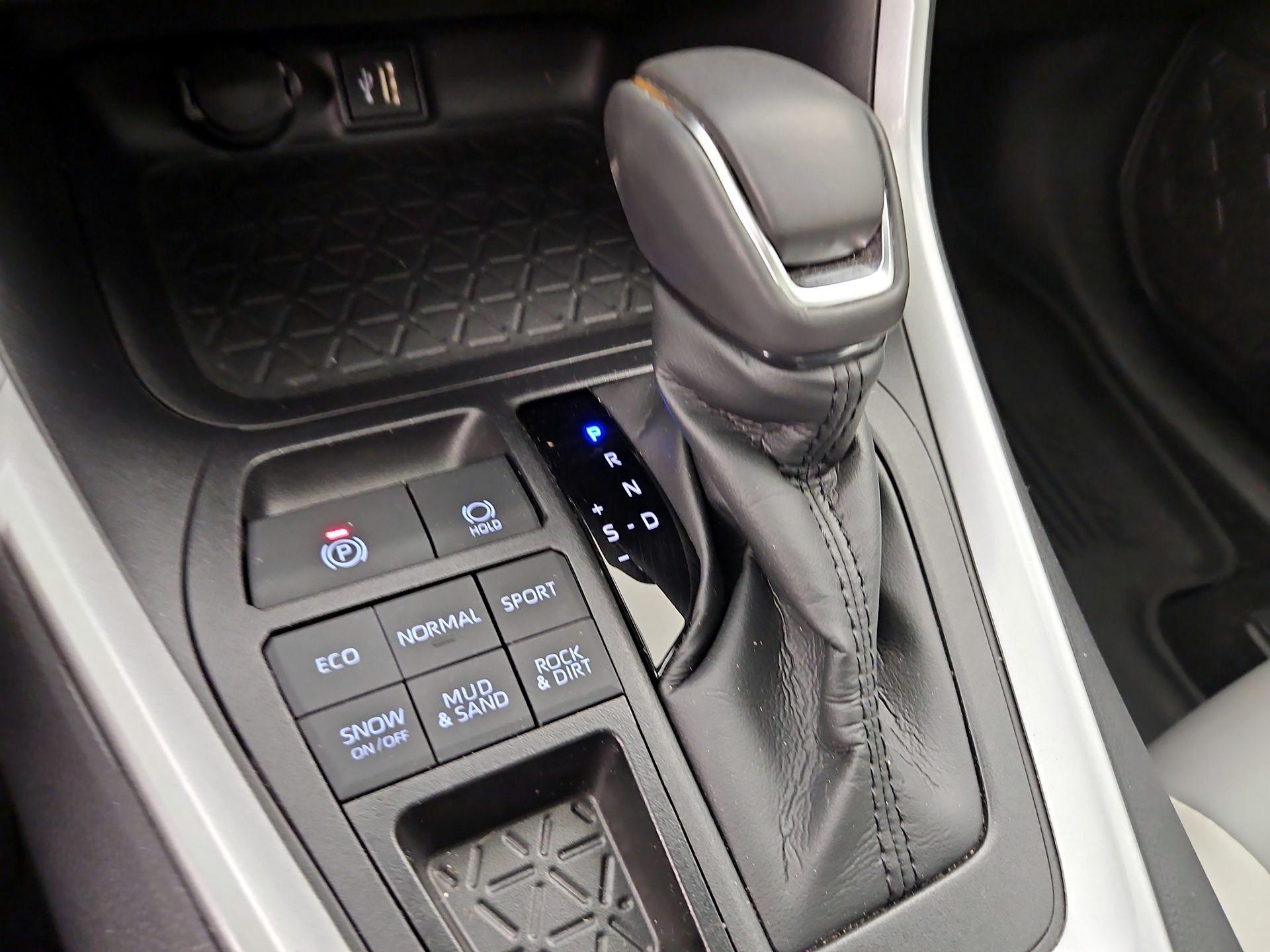 Thumbnail: 2025 Toyota RAV4 - 17