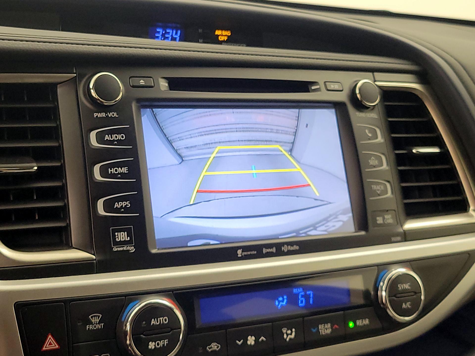 Thumbnail: 2019 Toyota Highlander - 15