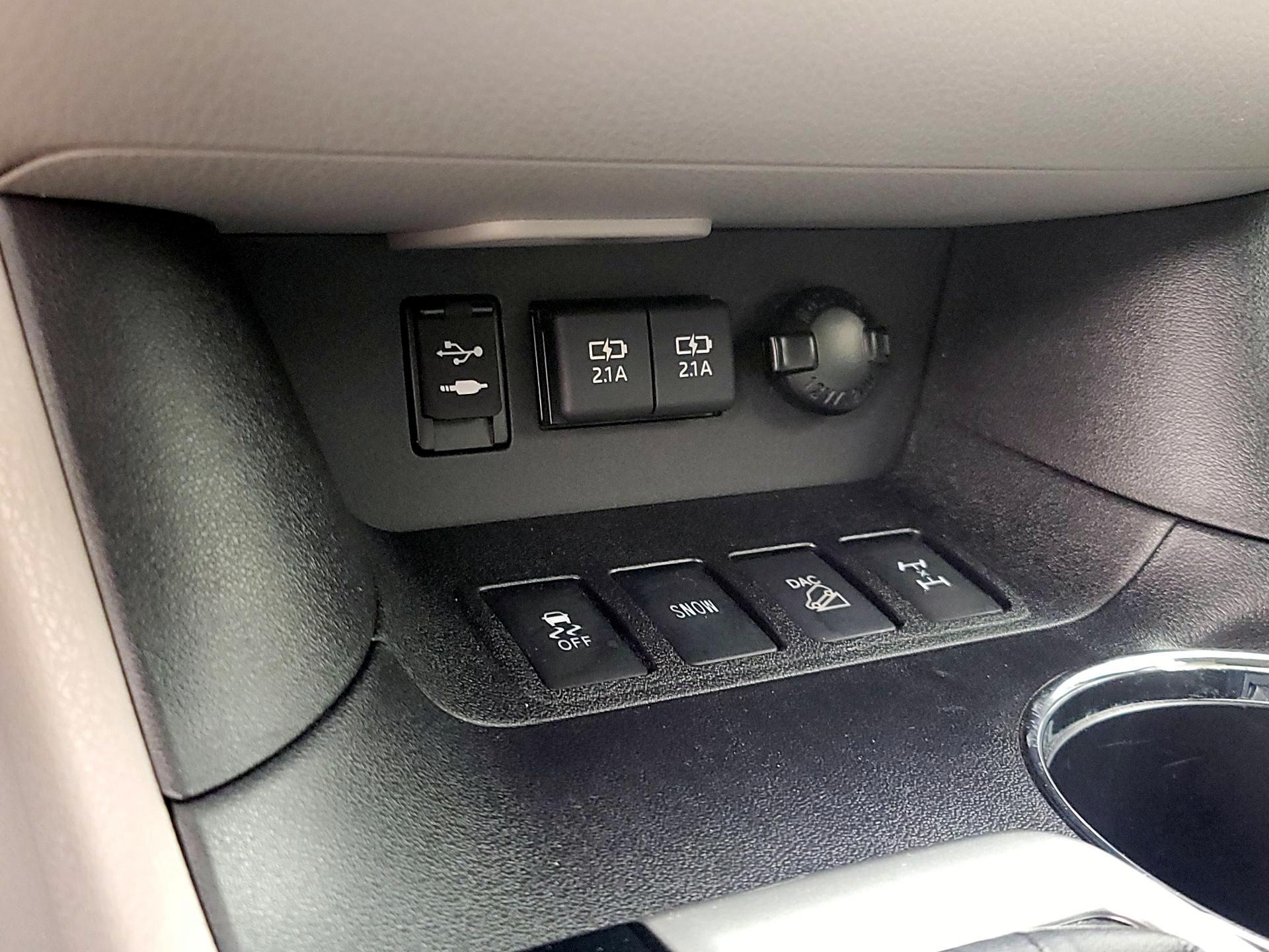 Thumbnail: 2019 Toyota Highlander - 19