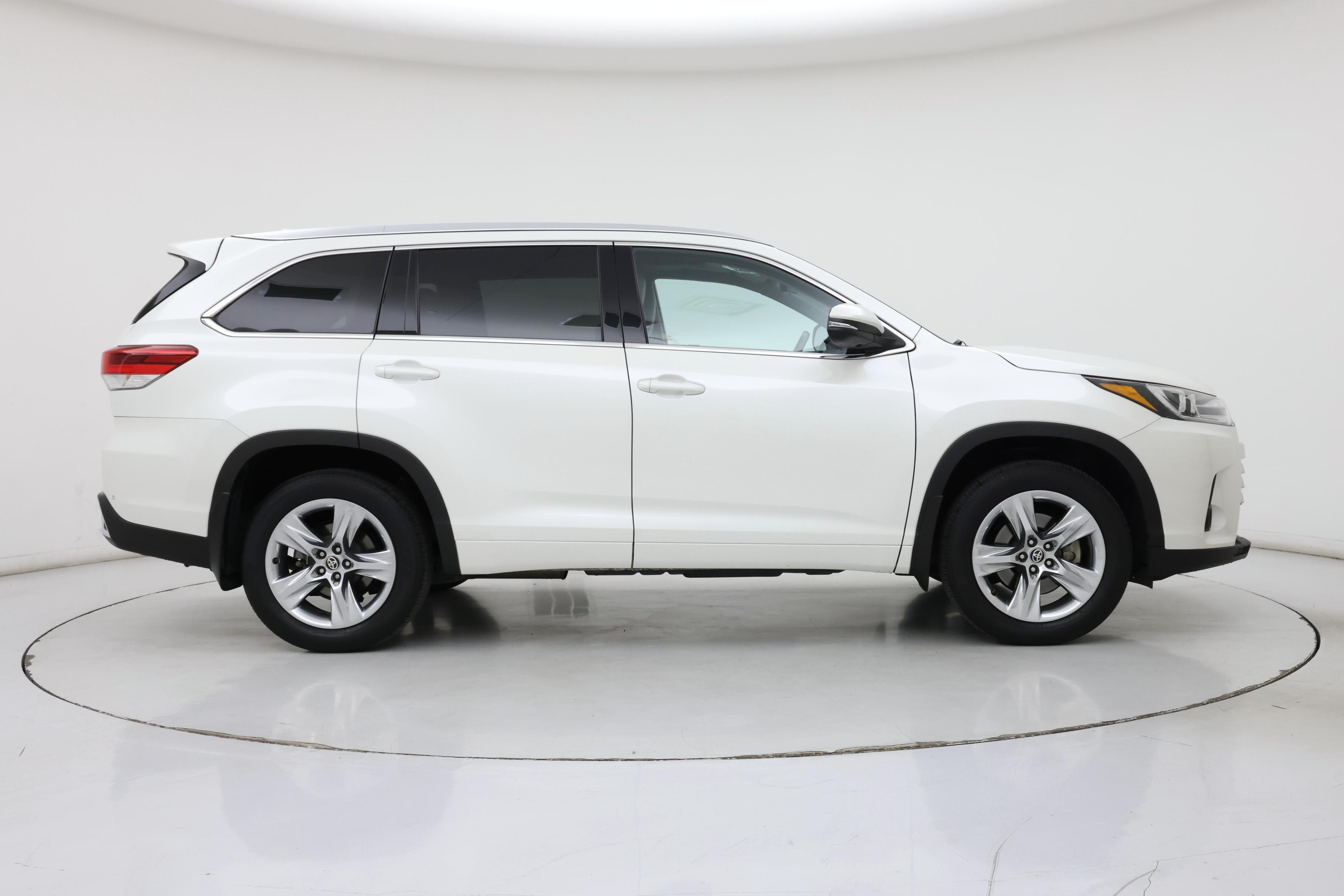 Thumbnail: 2019 Toyota Highlander - 7