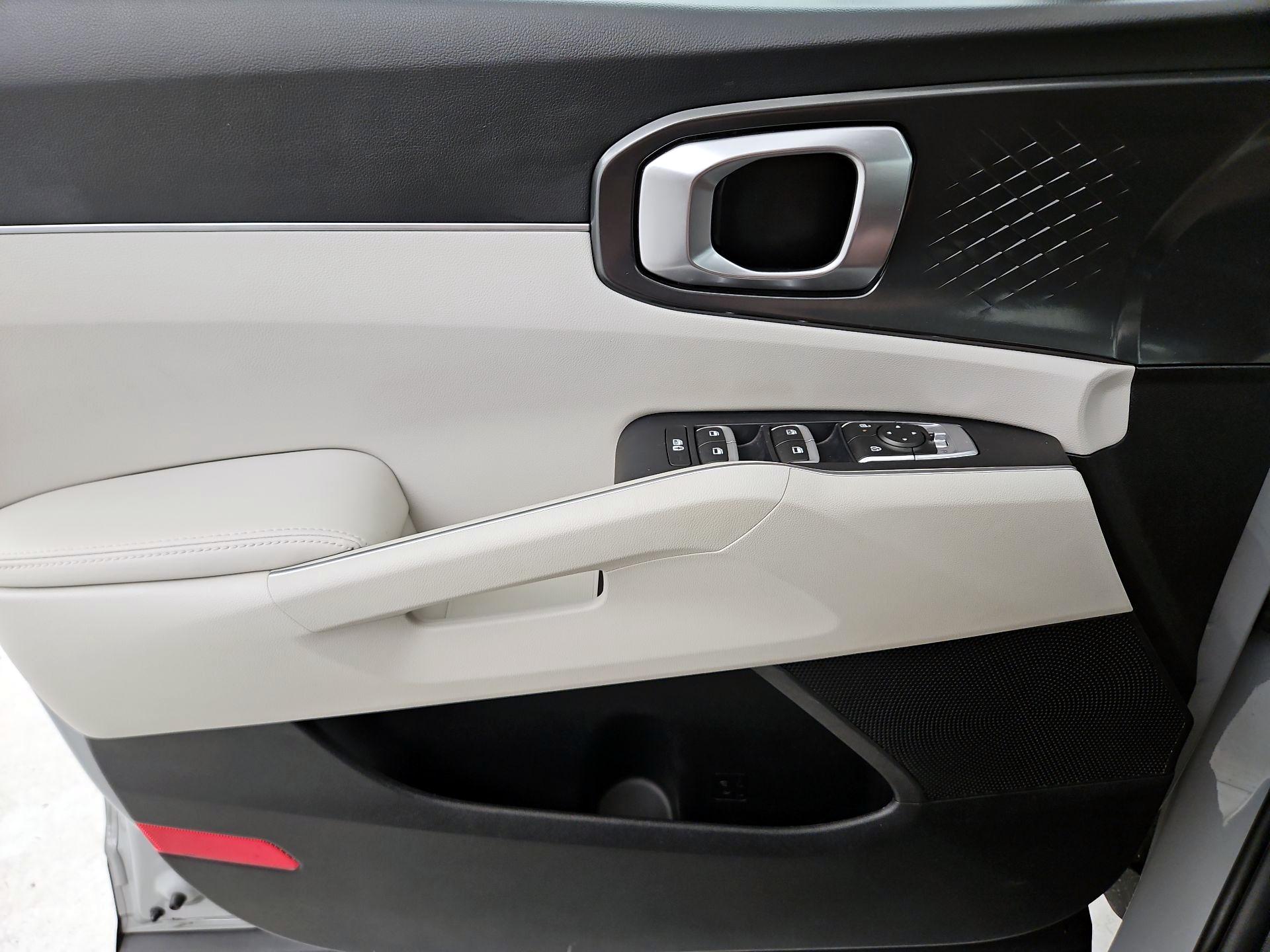 Thumbnail: 2025 Kia Sorento - 12