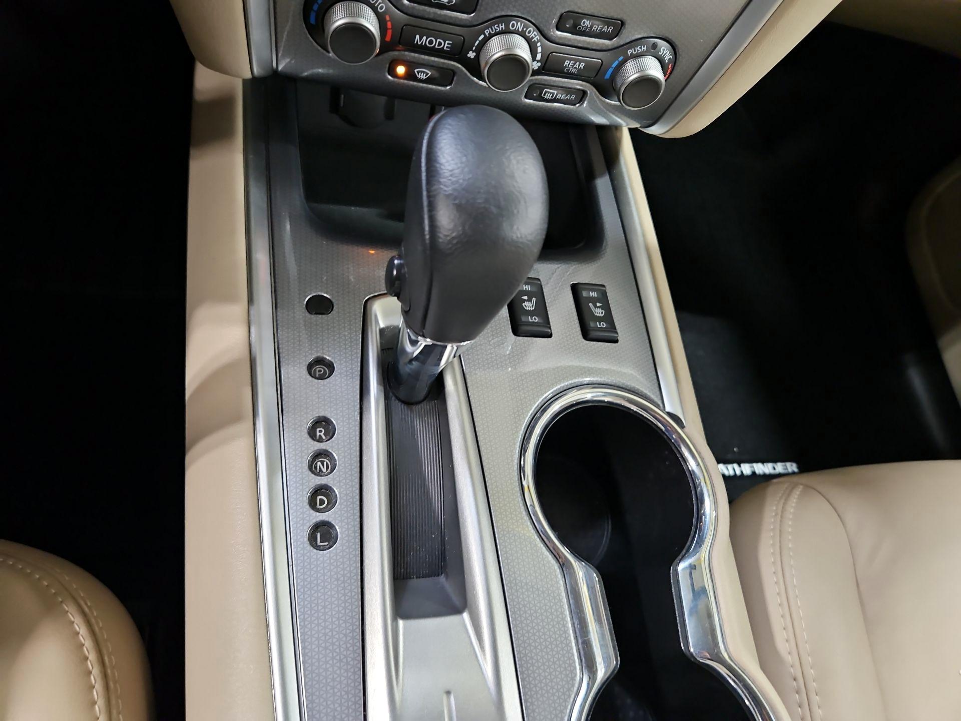 Thumbnail: 2019 Nissan Pathfinder - 18