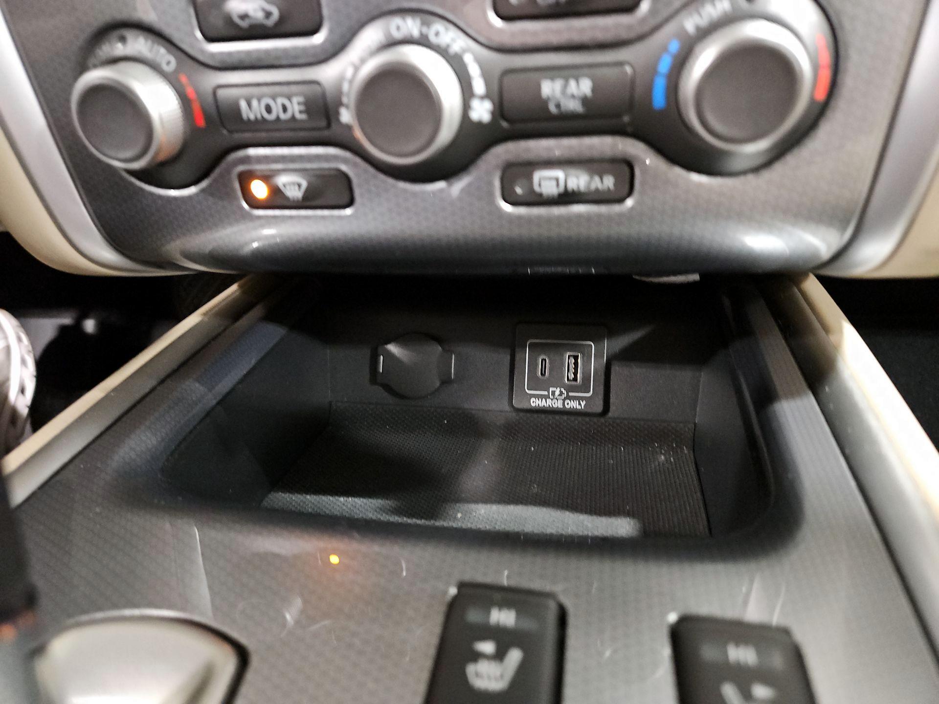 Thumbnail: 2019 Nissan Pathfinder - 19