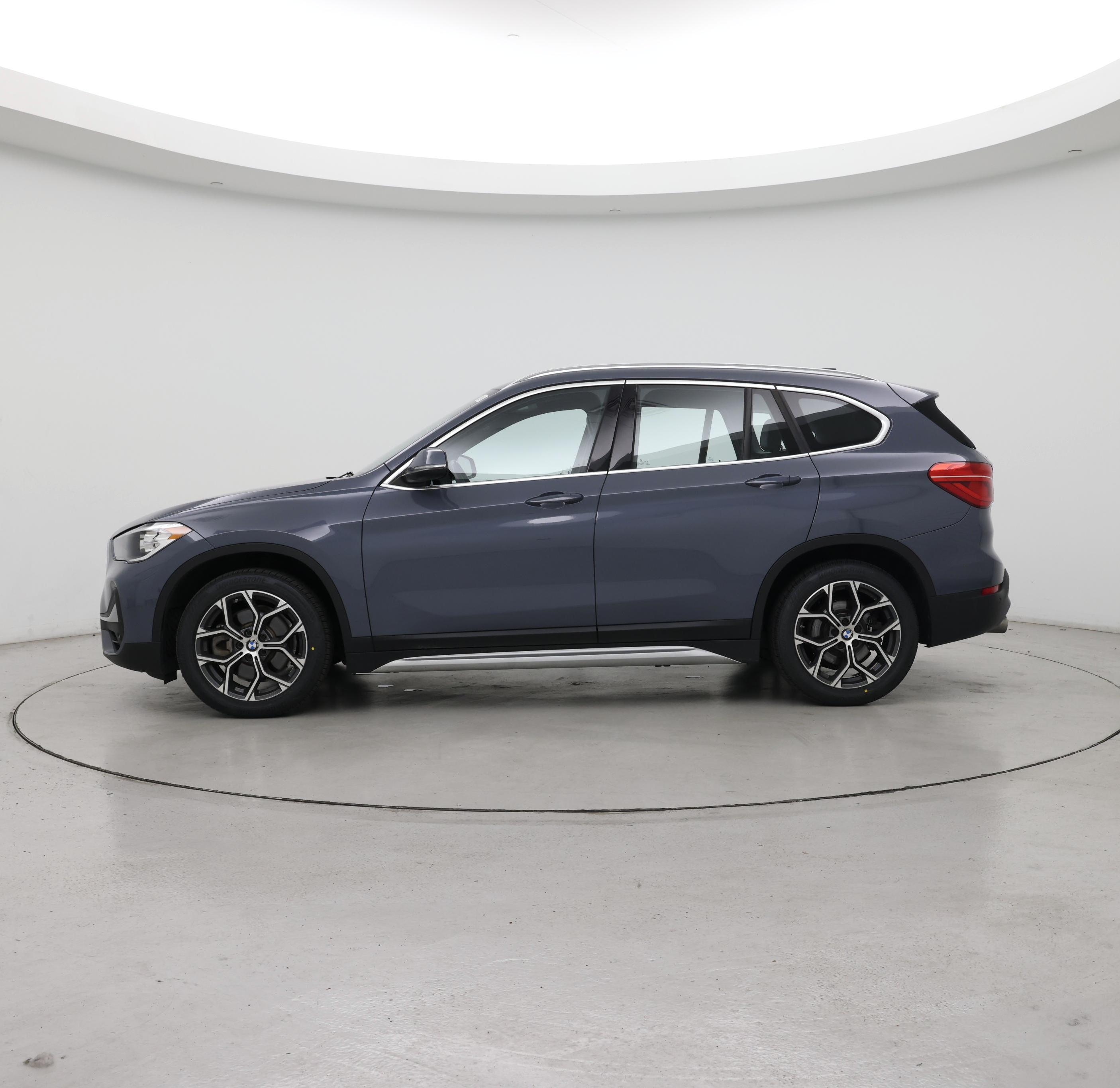 Thumbnail: 2021 BMW X1 - 3