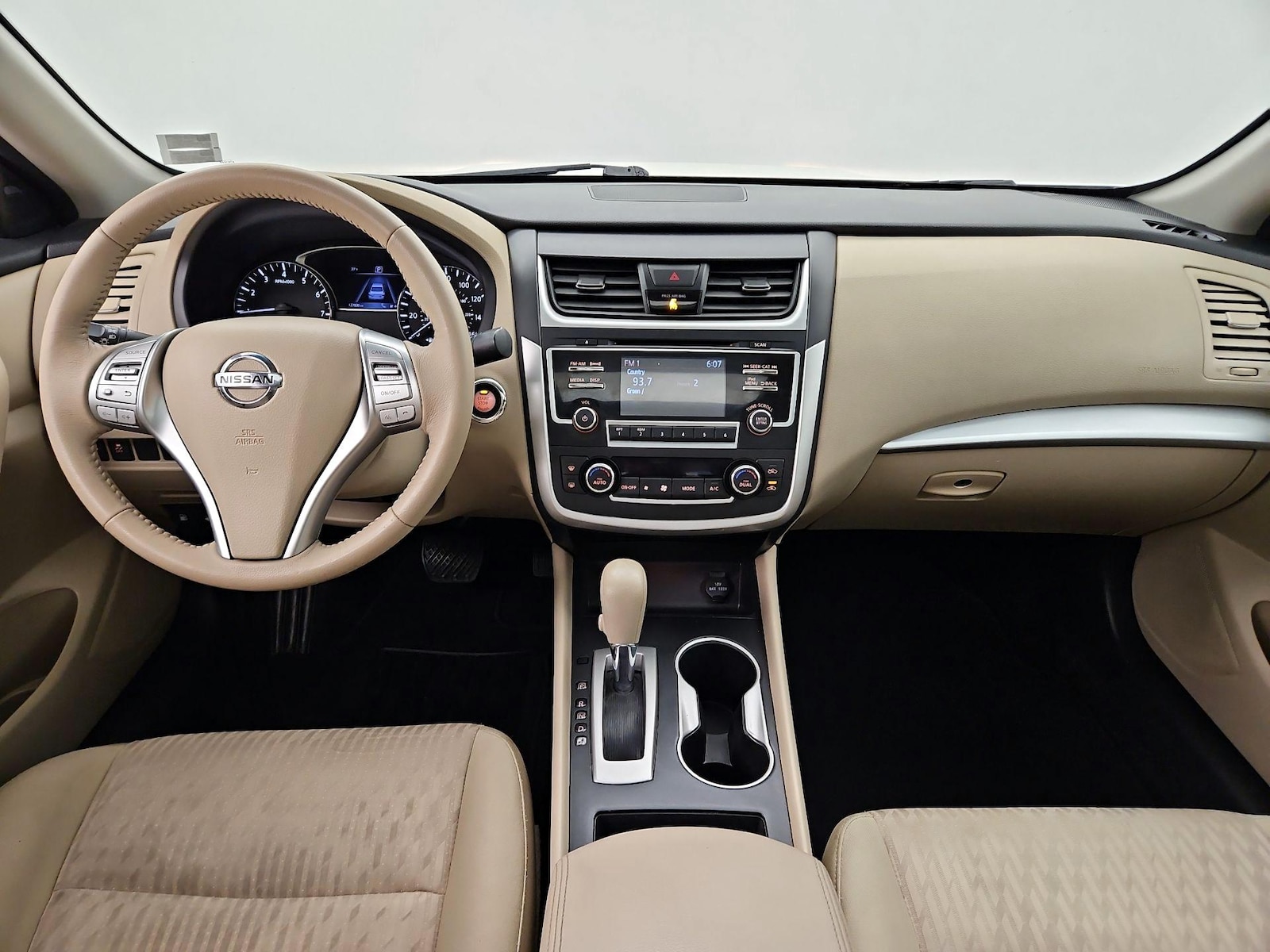 2017 Nissan Altima SV - Photo 10