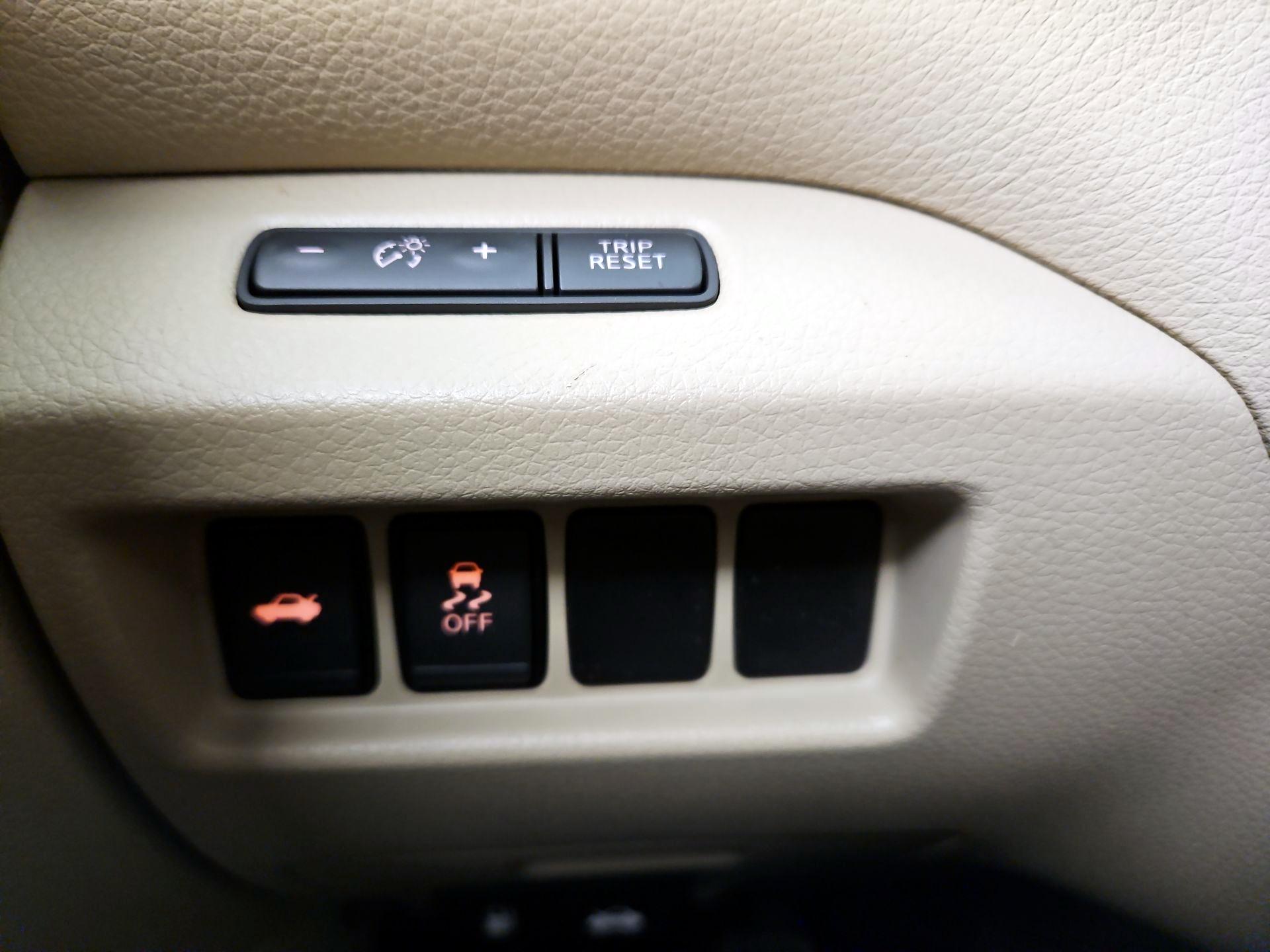 Thumbnail: 2017 Nissan Altima - 13