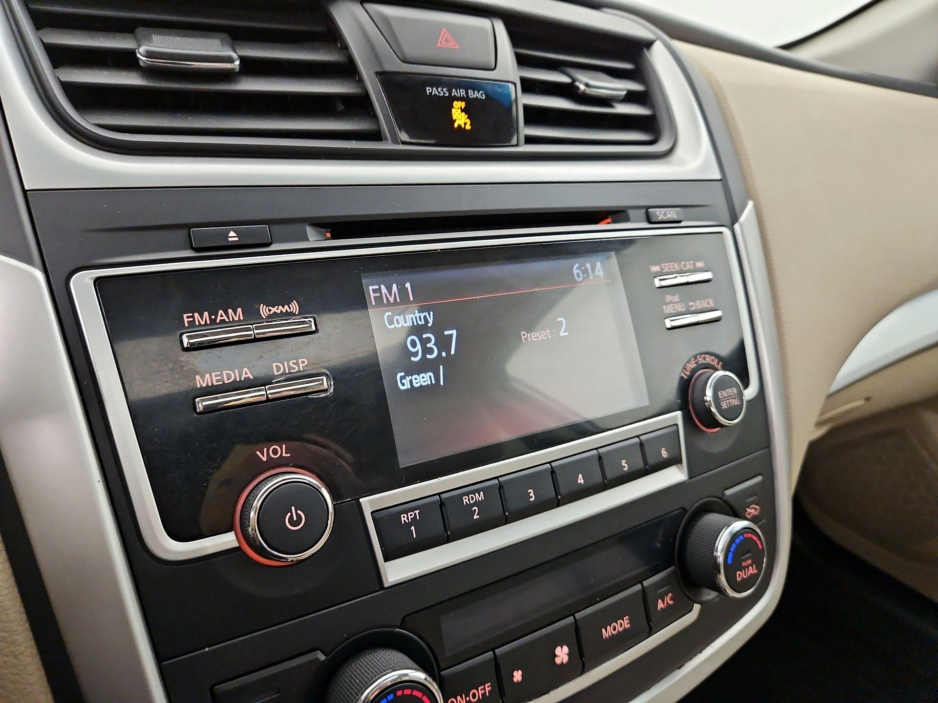 Thumbnail: 2017 Nissan Altima - 15