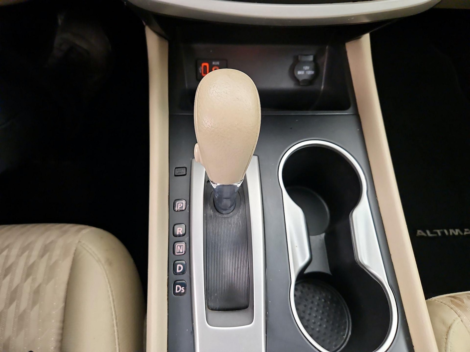 2017 Nissan Altima SV - Photo 18