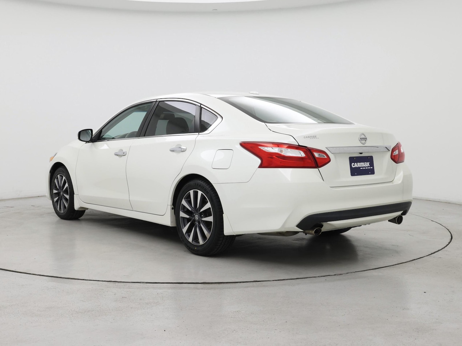 2017 Nissan Altima SV - Photo 3