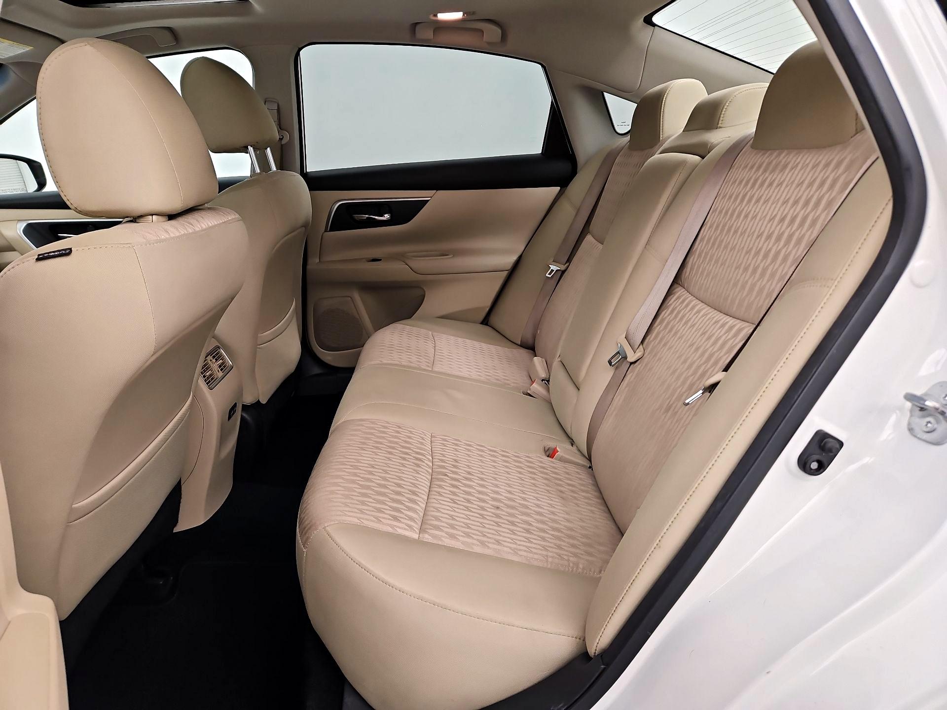 Thumbnail: 2017 Nissan Altima - 20