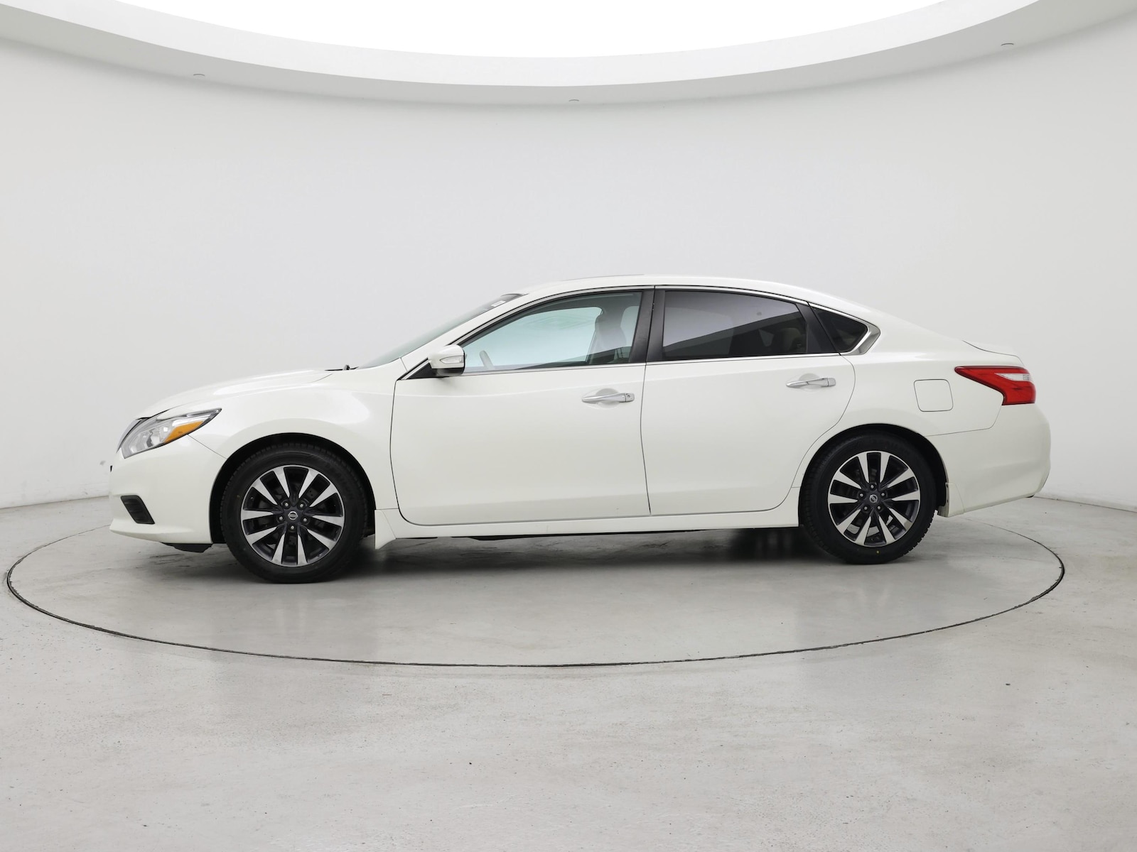 2017 Nissan Altima SV - Photo 4