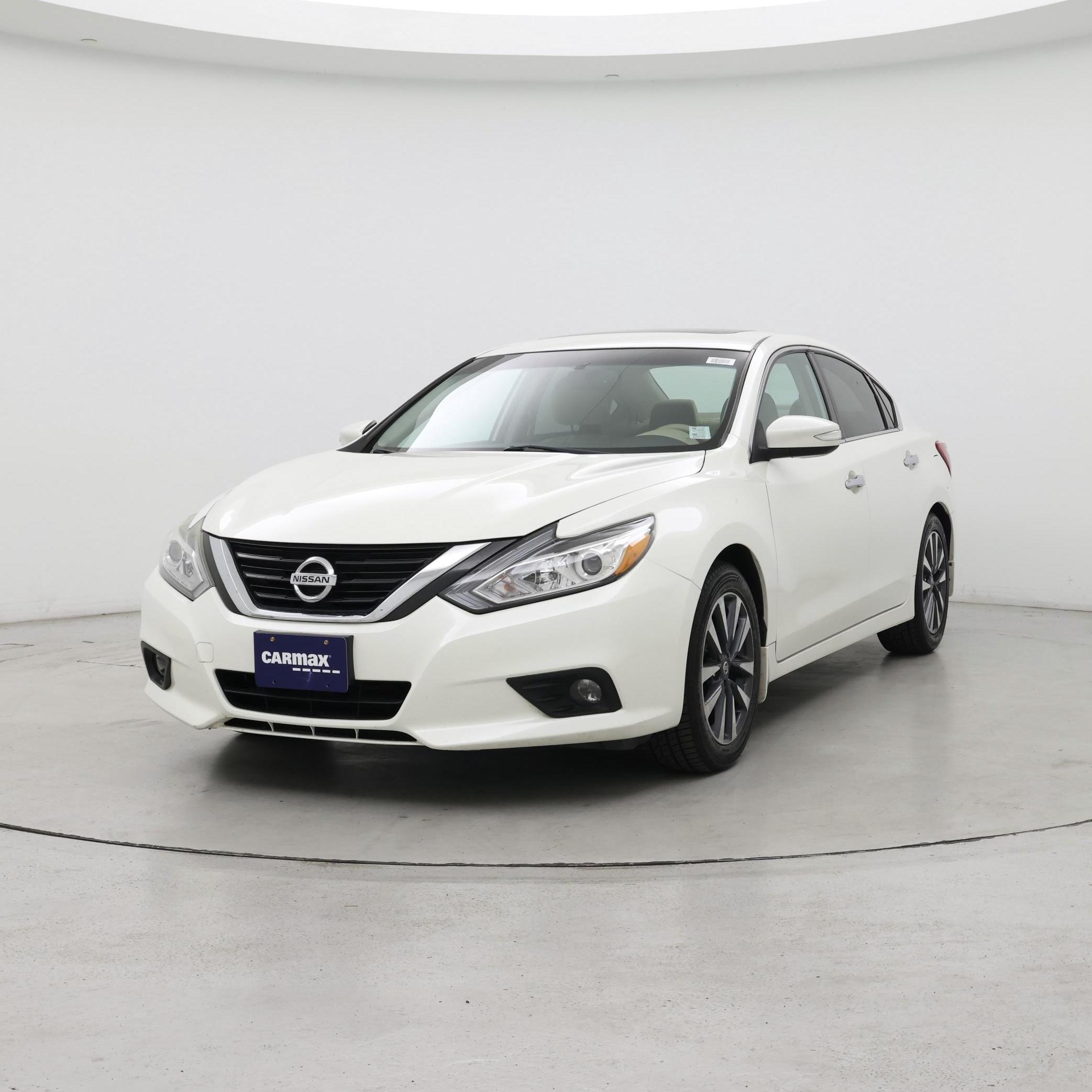 Thumbnail: 2017 Nissan Altima - 4