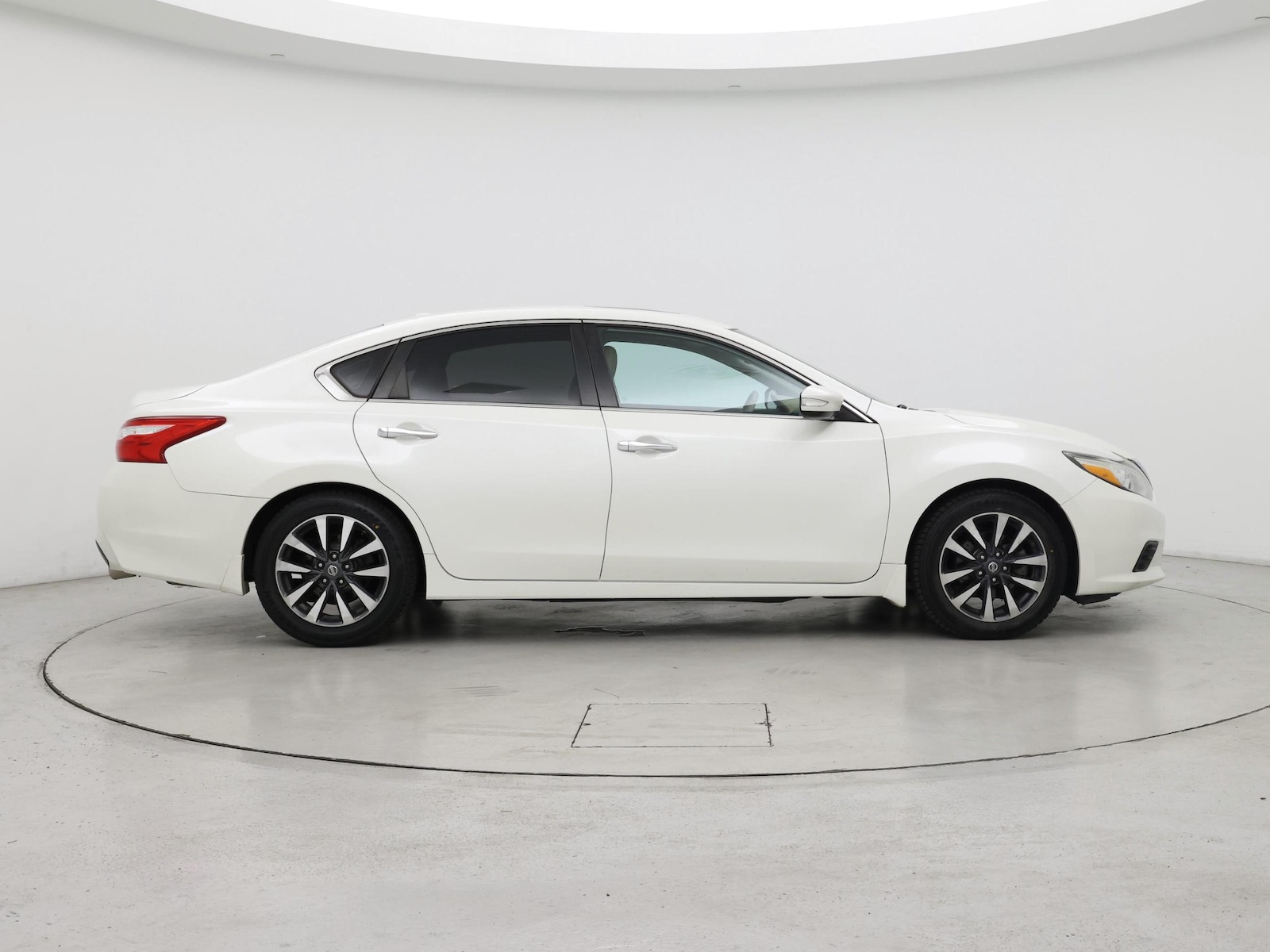 2017 Nissan Altima SV - Photo 8