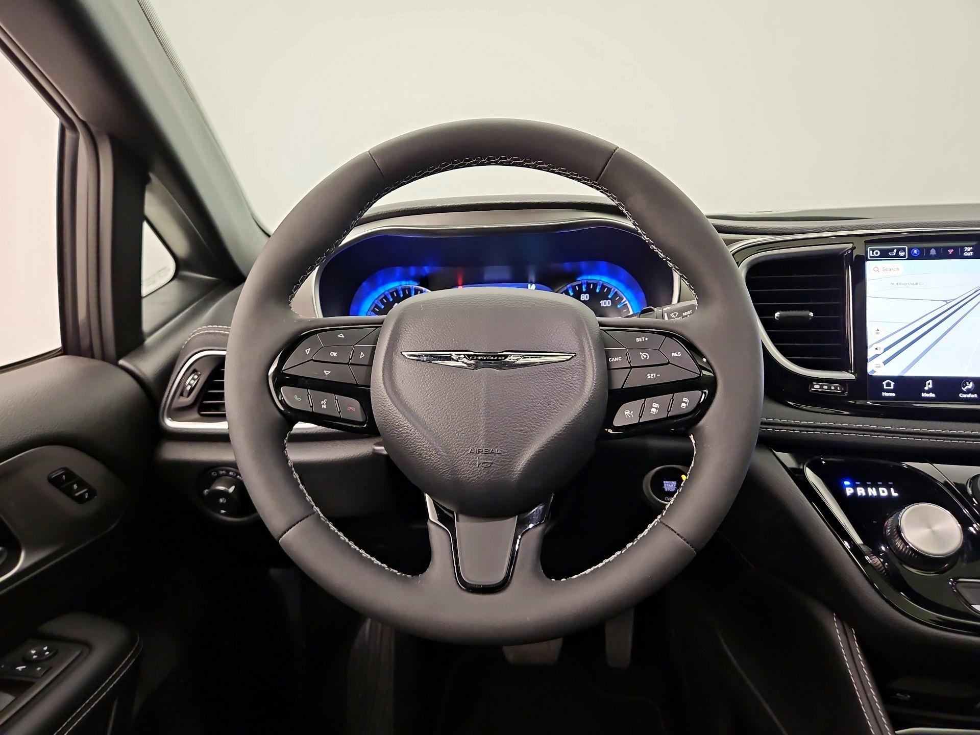 Thumbnail: 2023 Chrysler Pacifica - 10