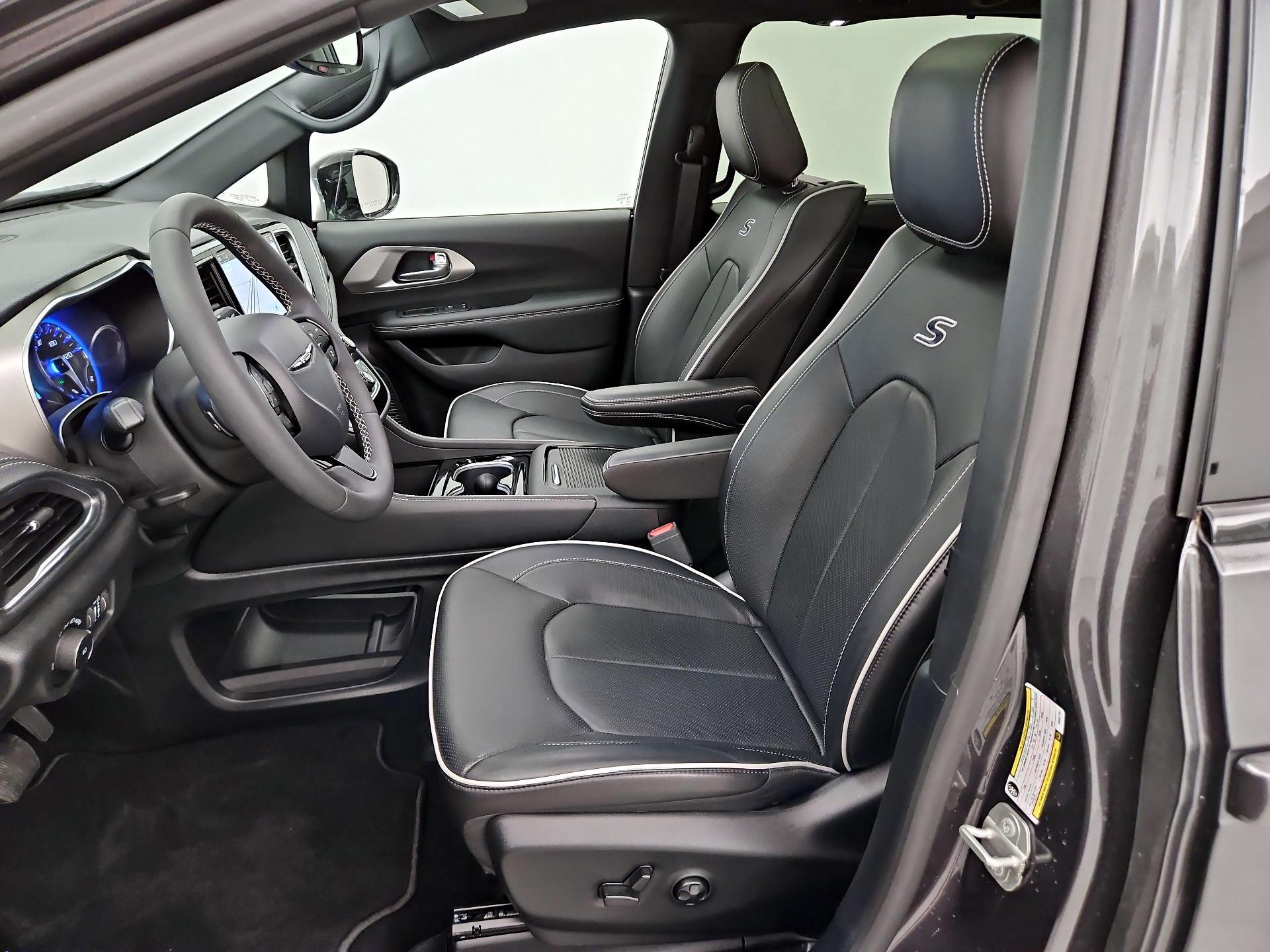 Thumbnail: 2023 Chrysler Pacifica - 11